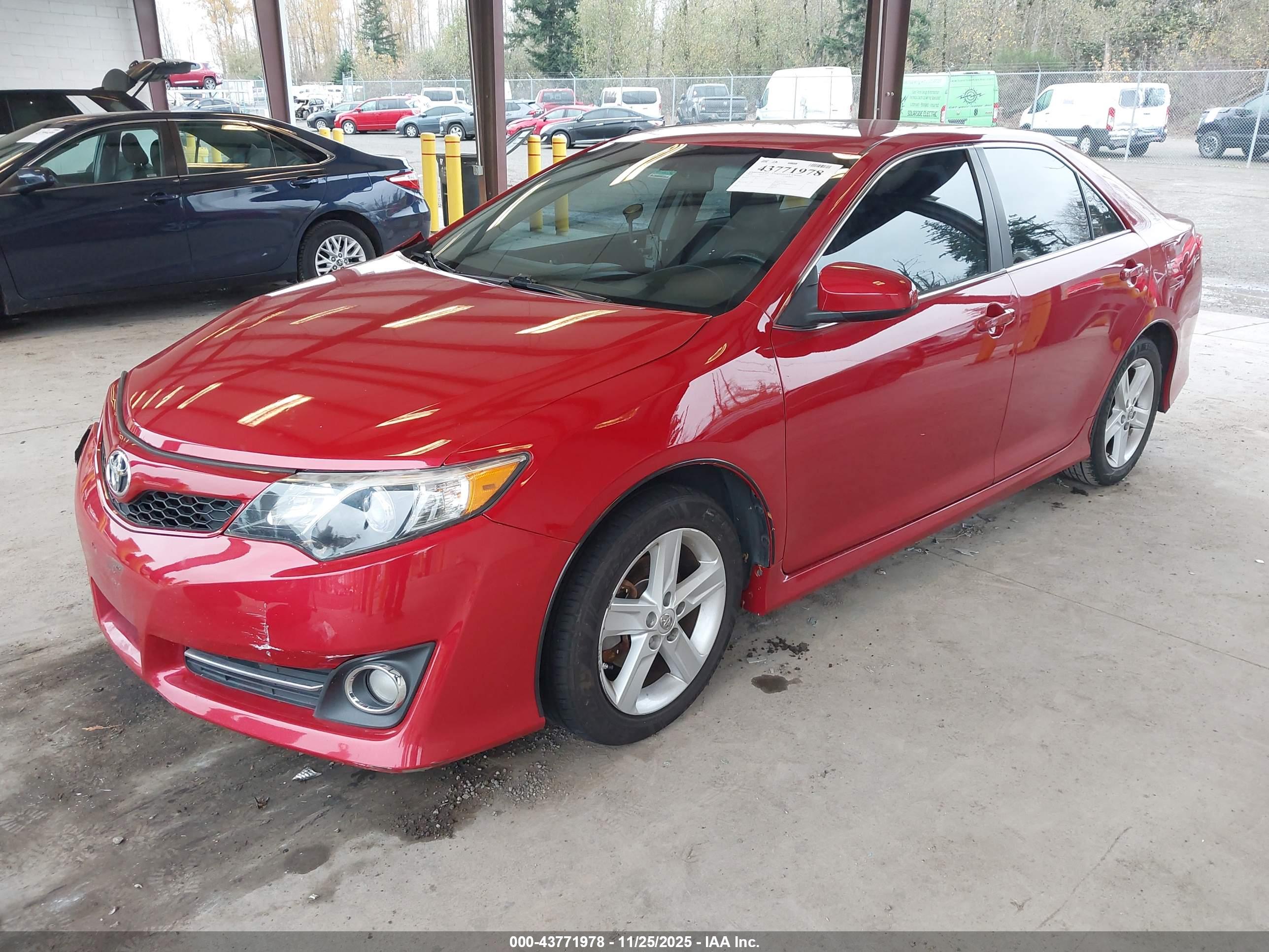 TOYOTA CAMRY image 2