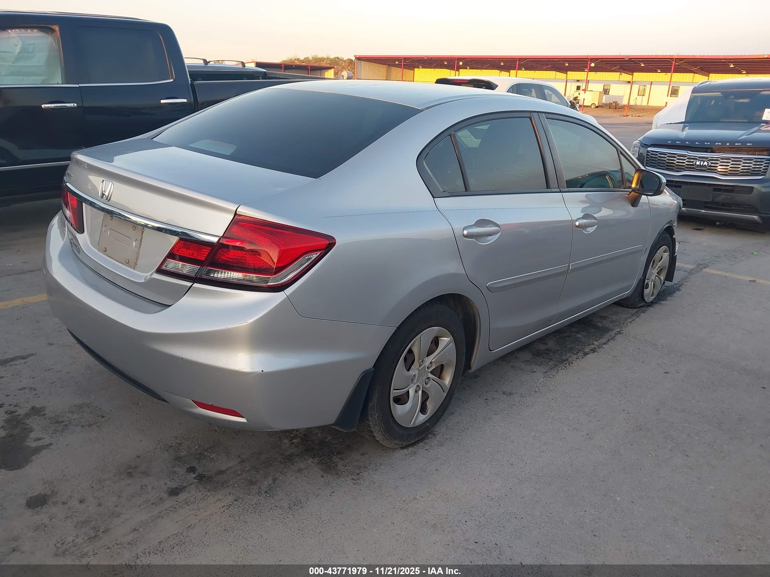 HONDA CIVIC image 4