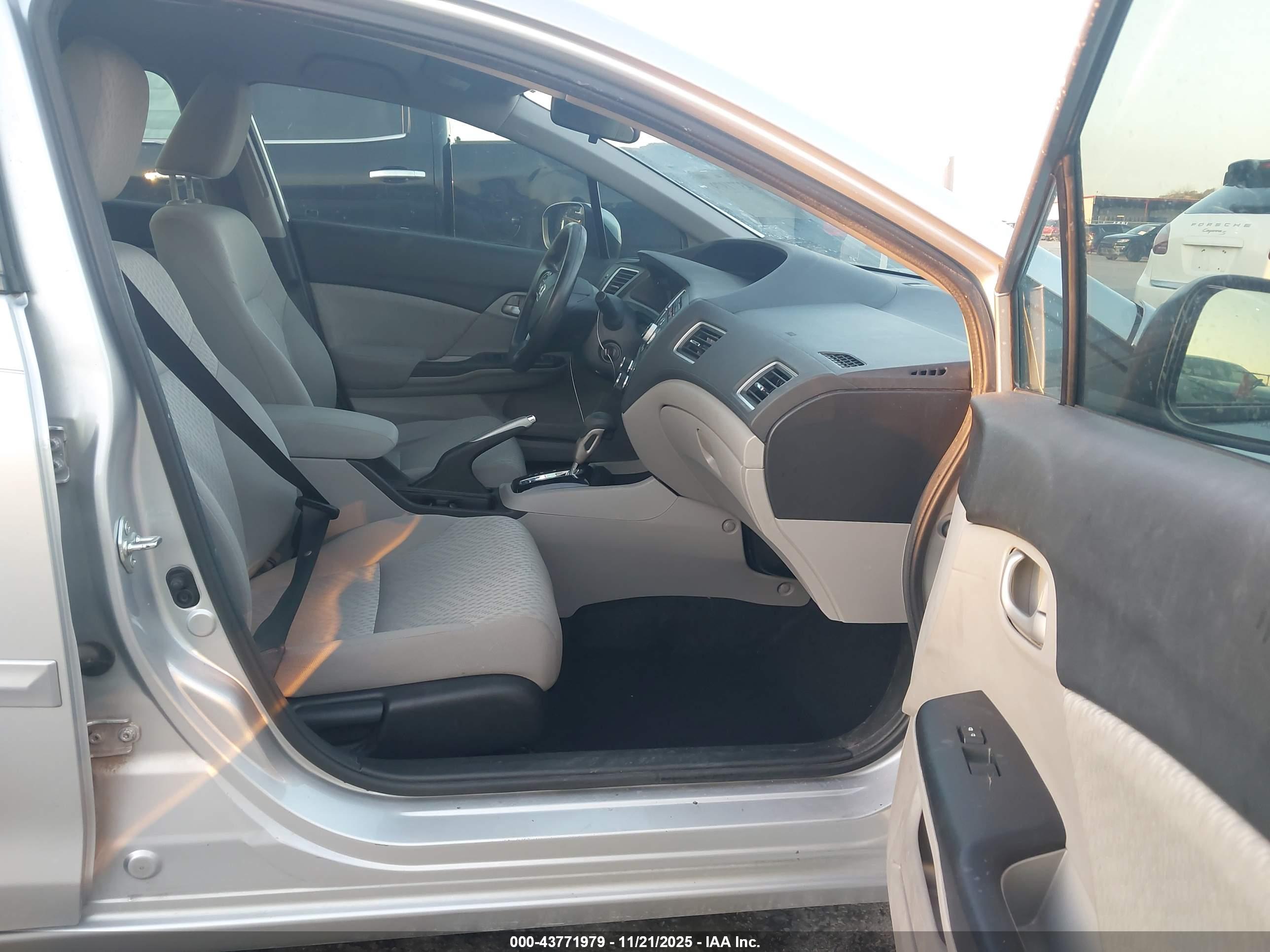 HONDA CIVIC image 5