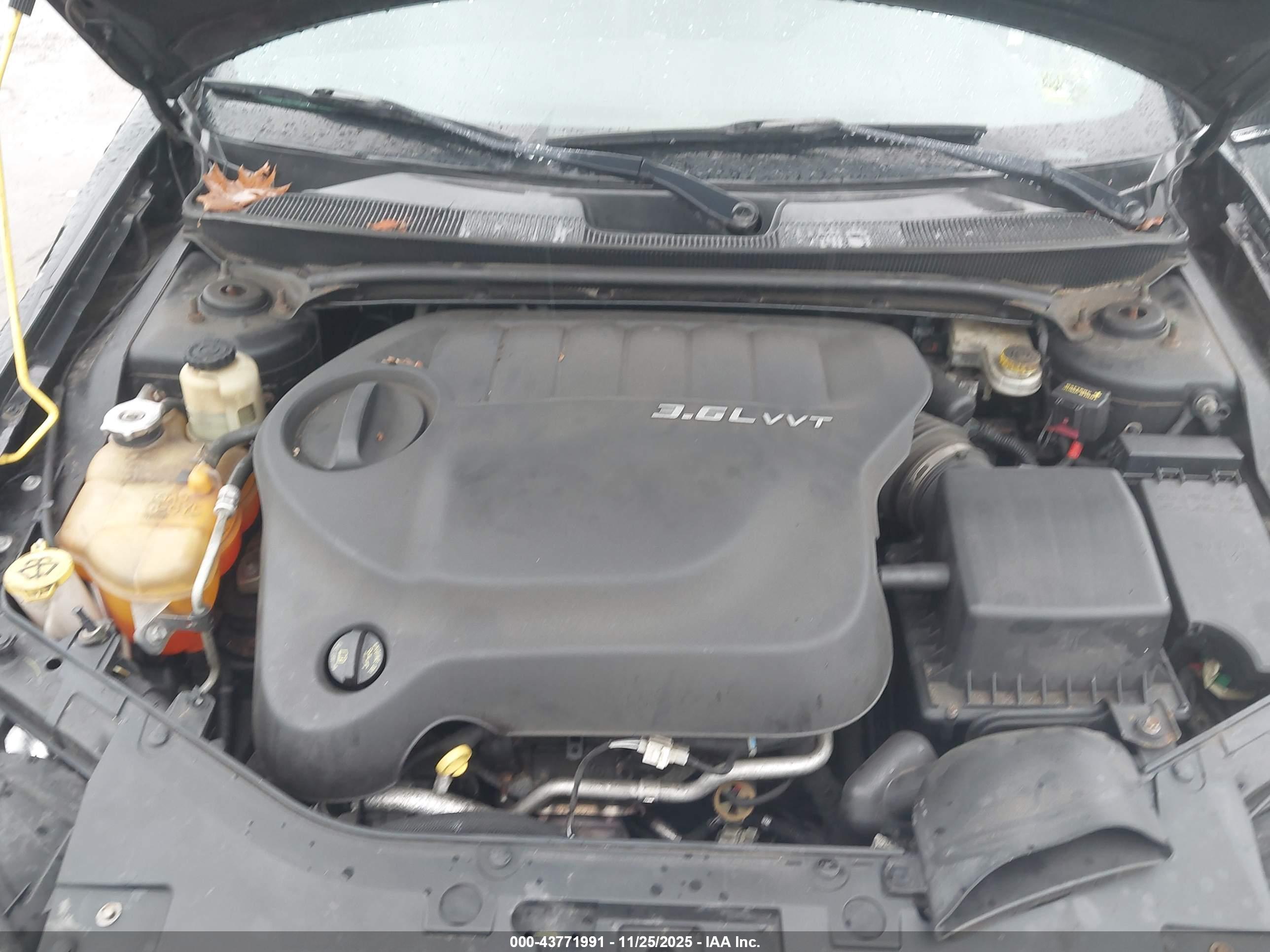 CHRYSLER 200 image 10