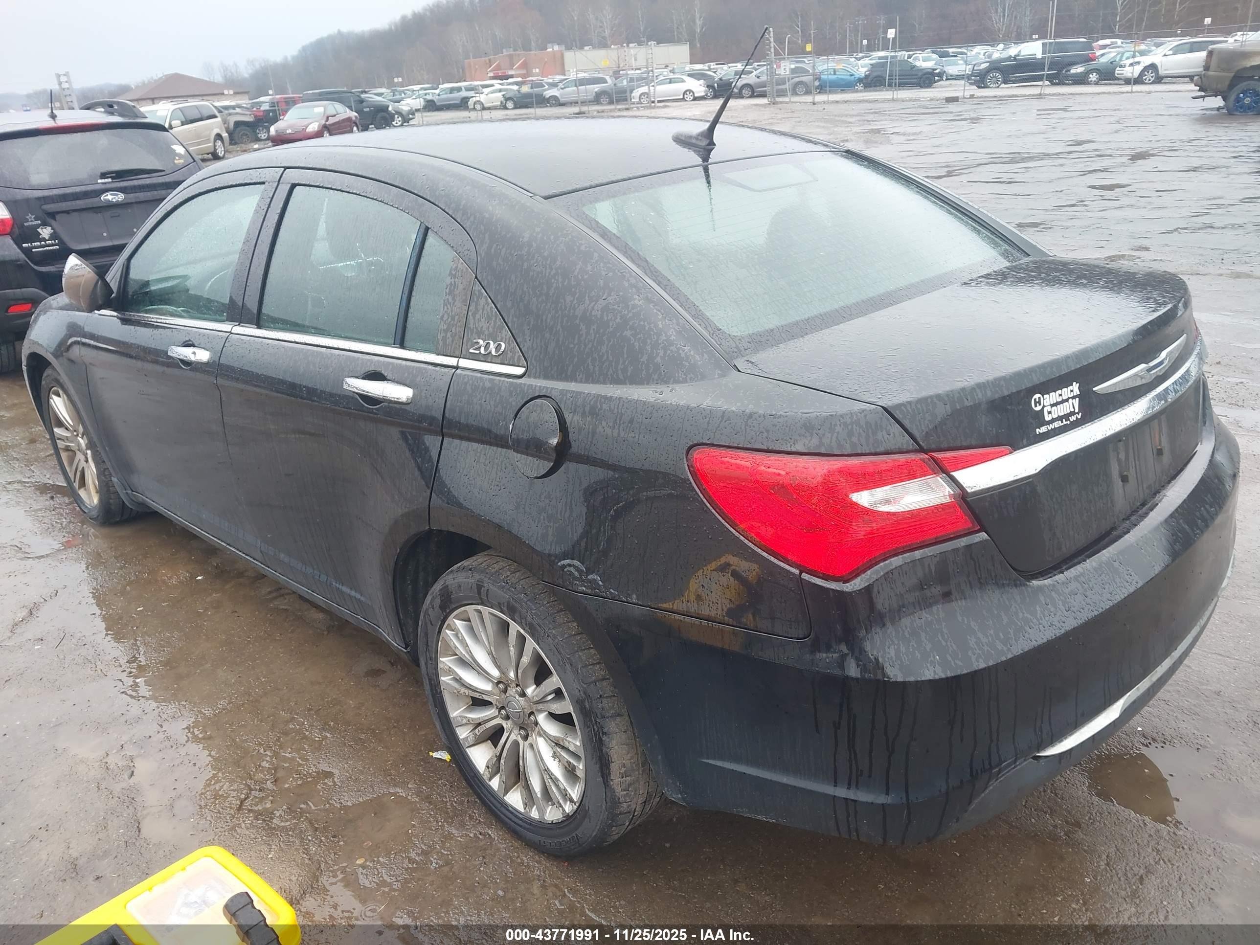 CHRYSLER 200 image 3