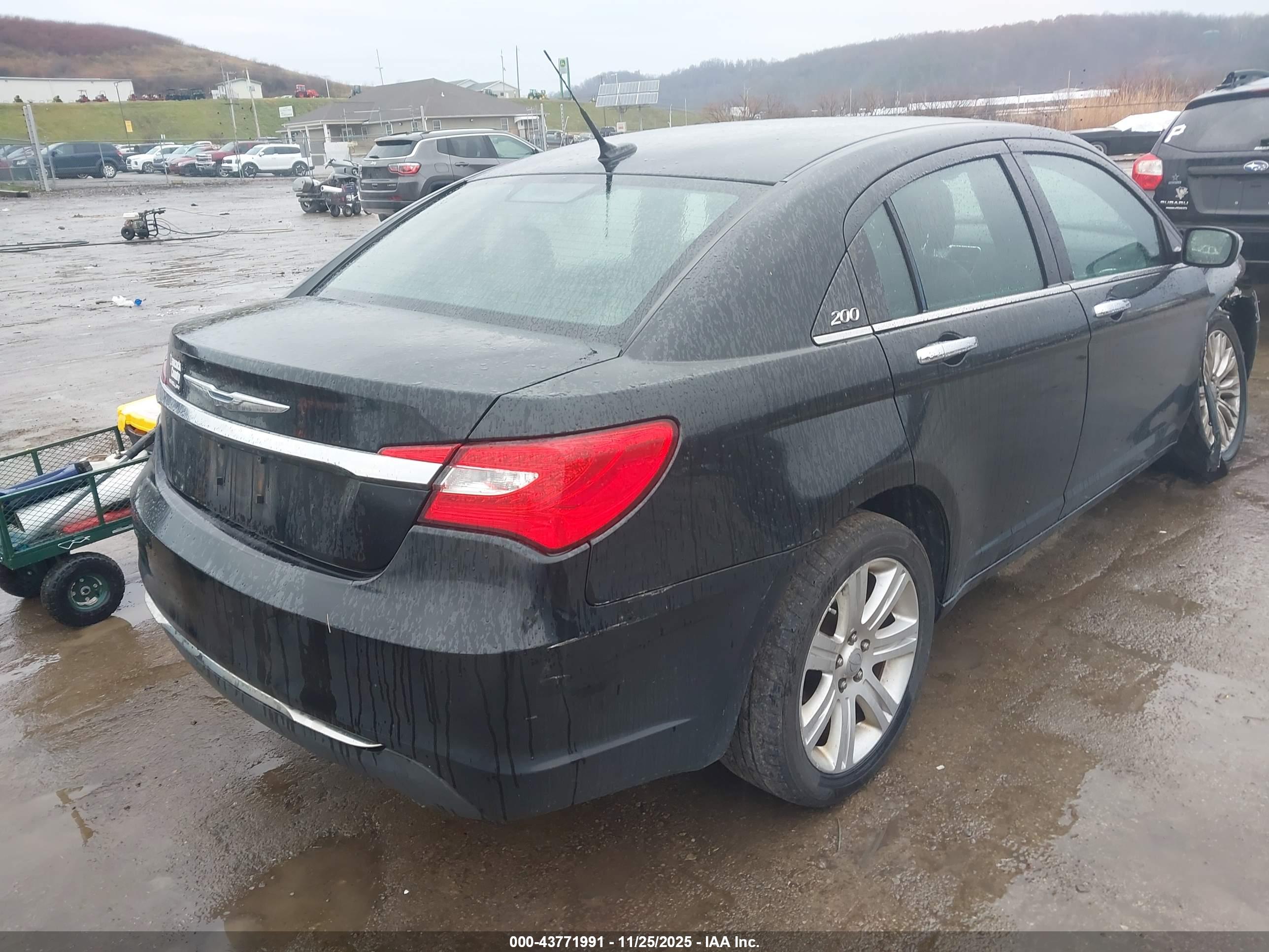 CHRYSLER 200 image 4