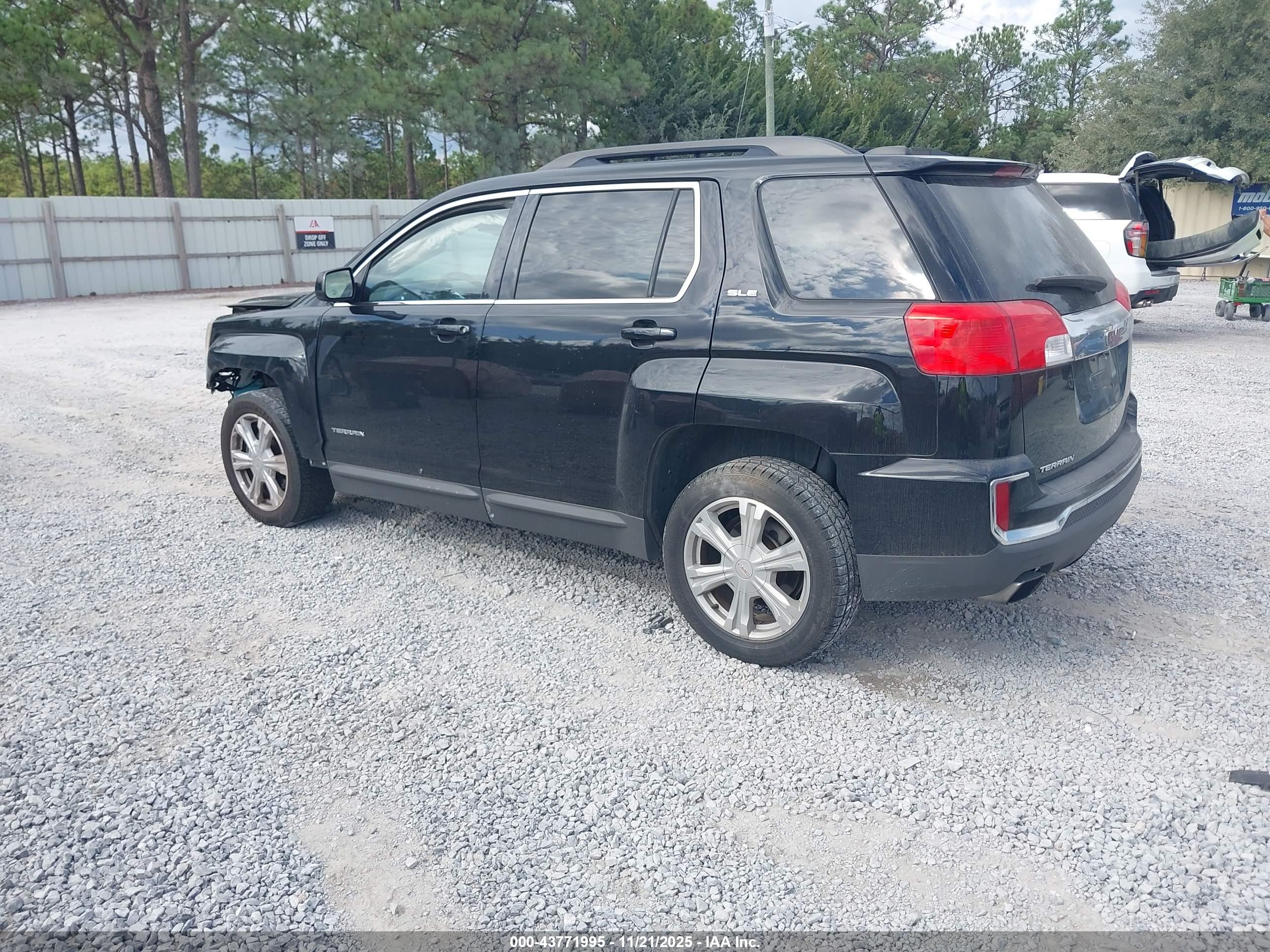 GMC TERRAIN image 3