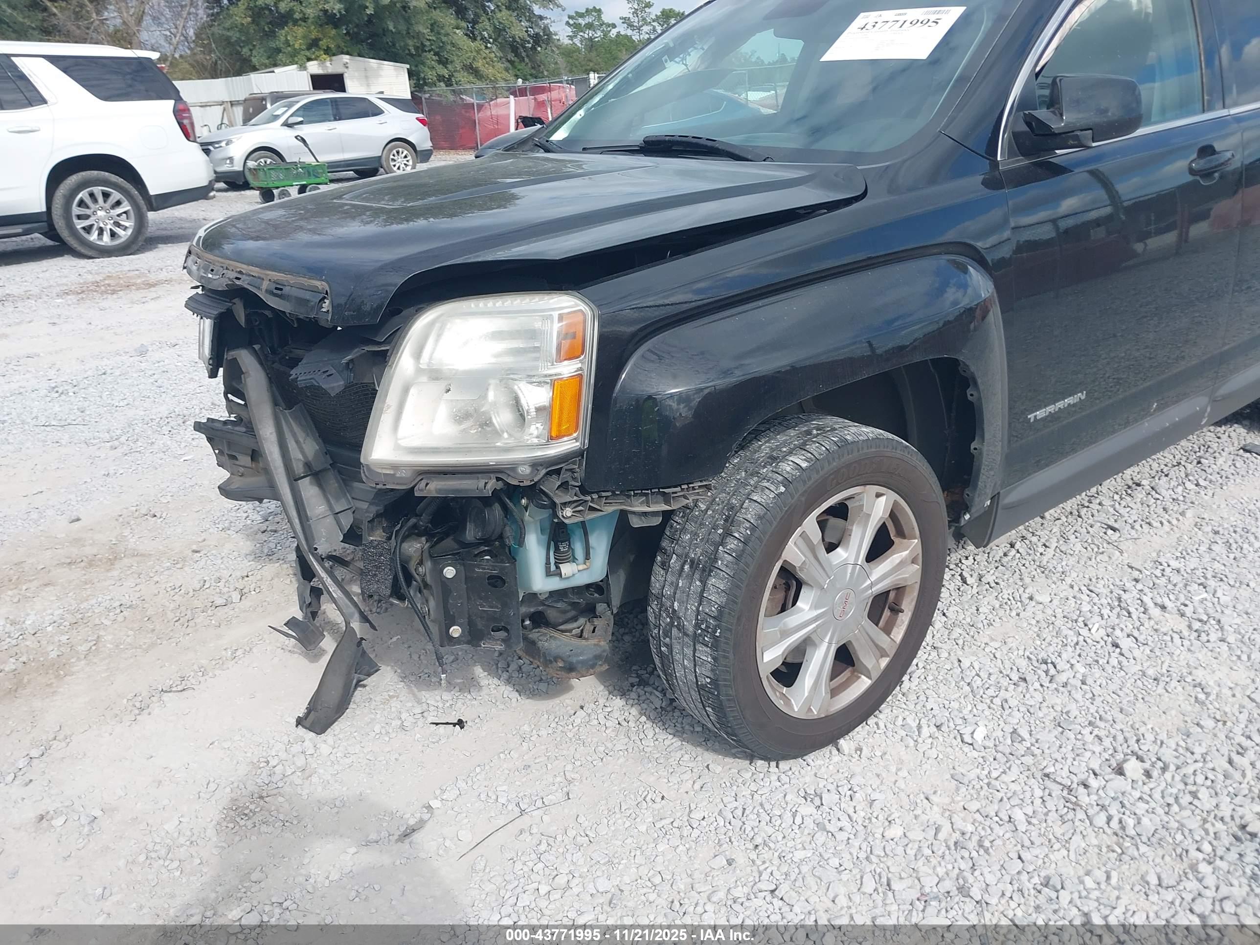 GMC TERRAIN image 6