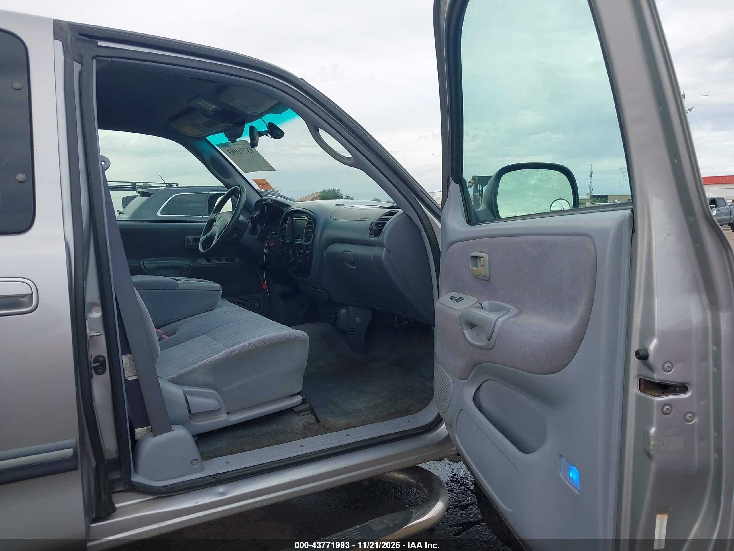 TOYOTA TUNDRA image 5