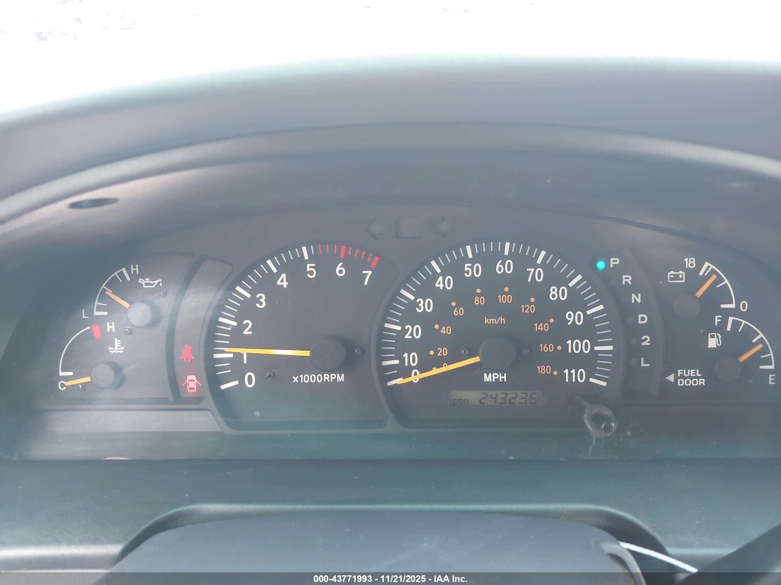 TOYOTA TUNDRA image 7