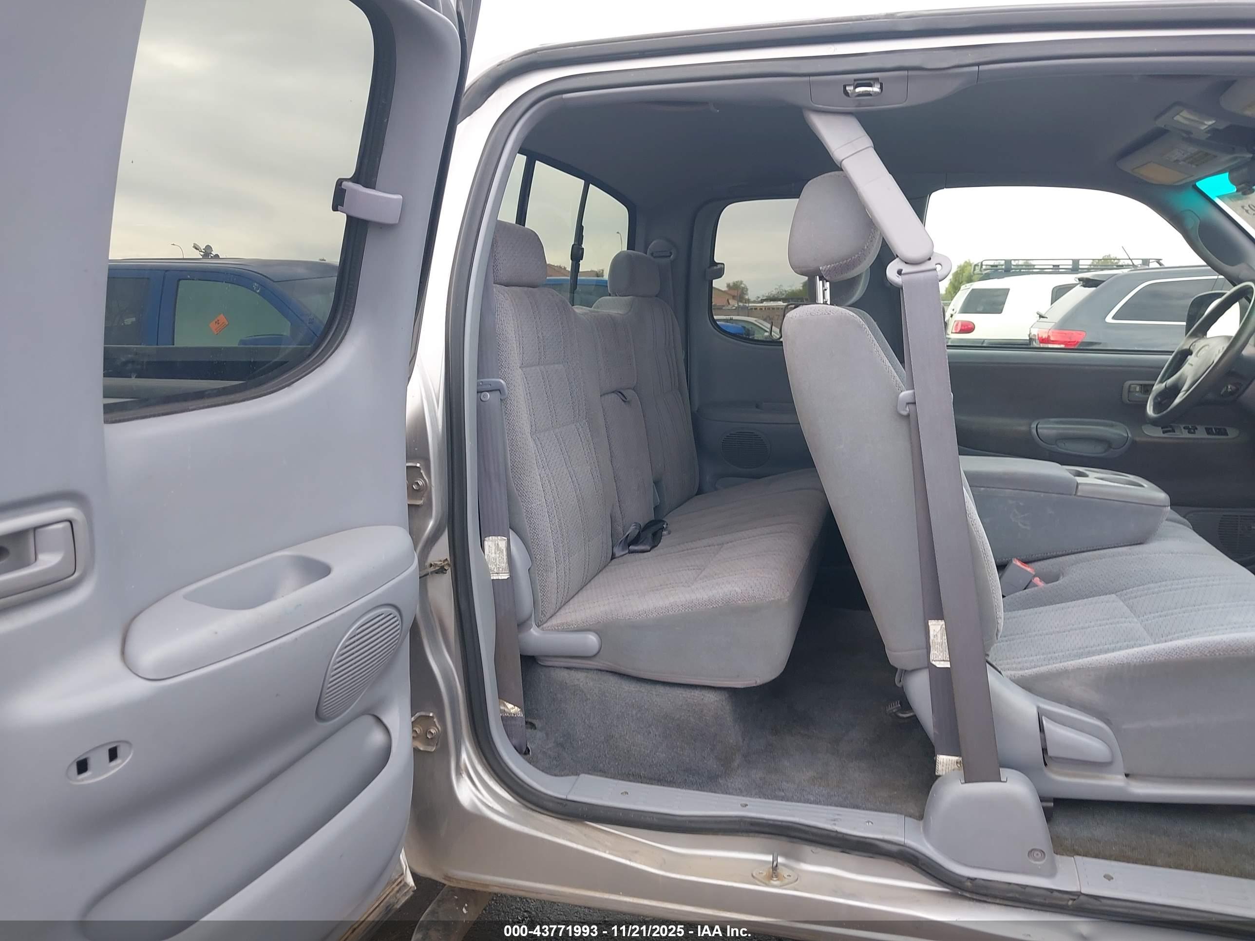 TOYOTA TUNDRA image 8