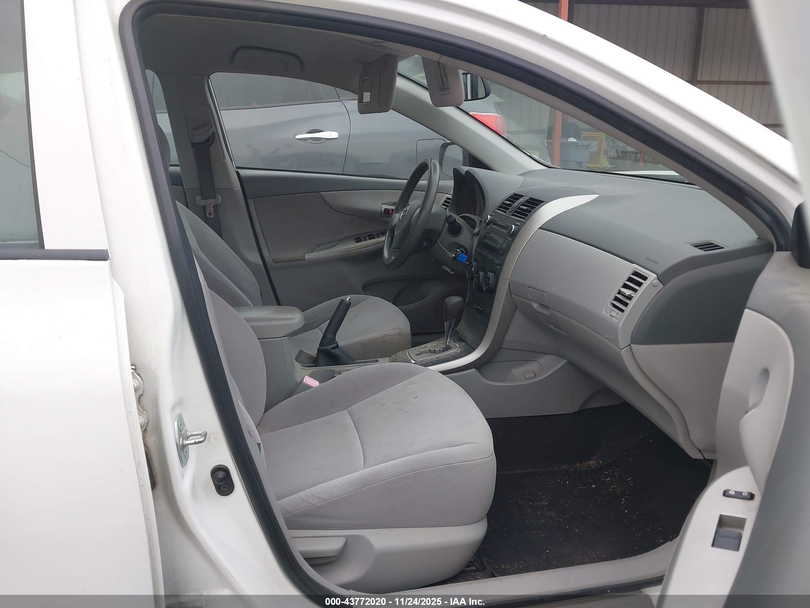 TOYOTA COROLLA image 5