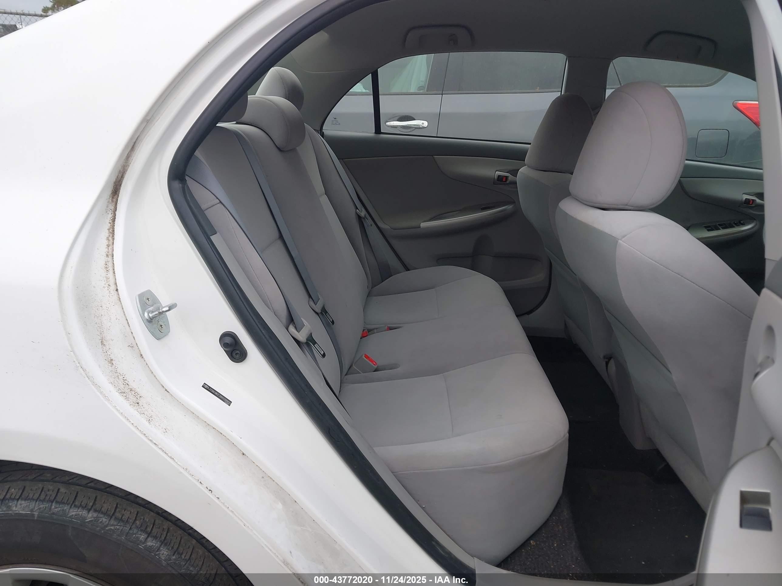 TOYOTA COROLLA image 8