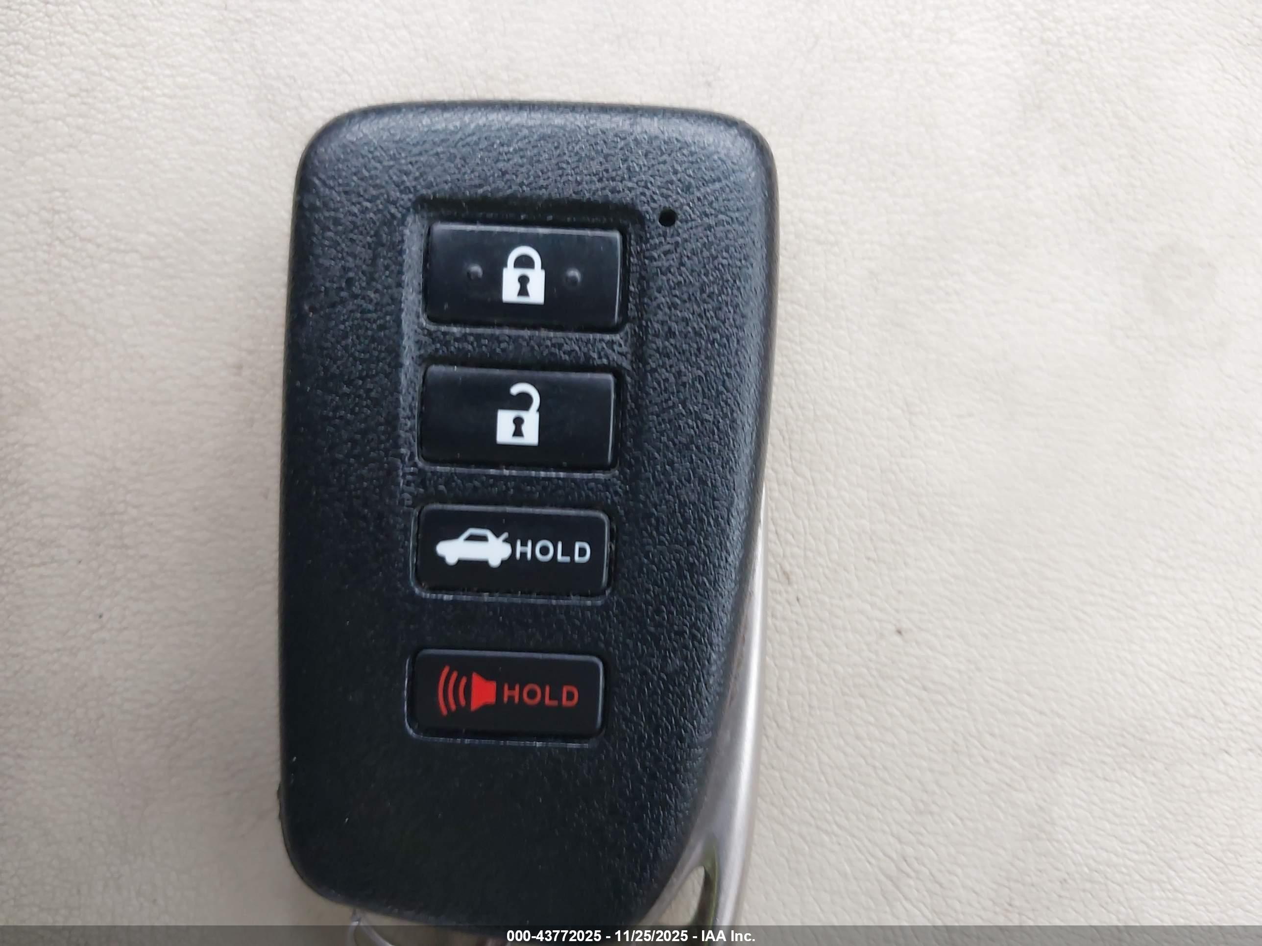 LEXUS ES image 11