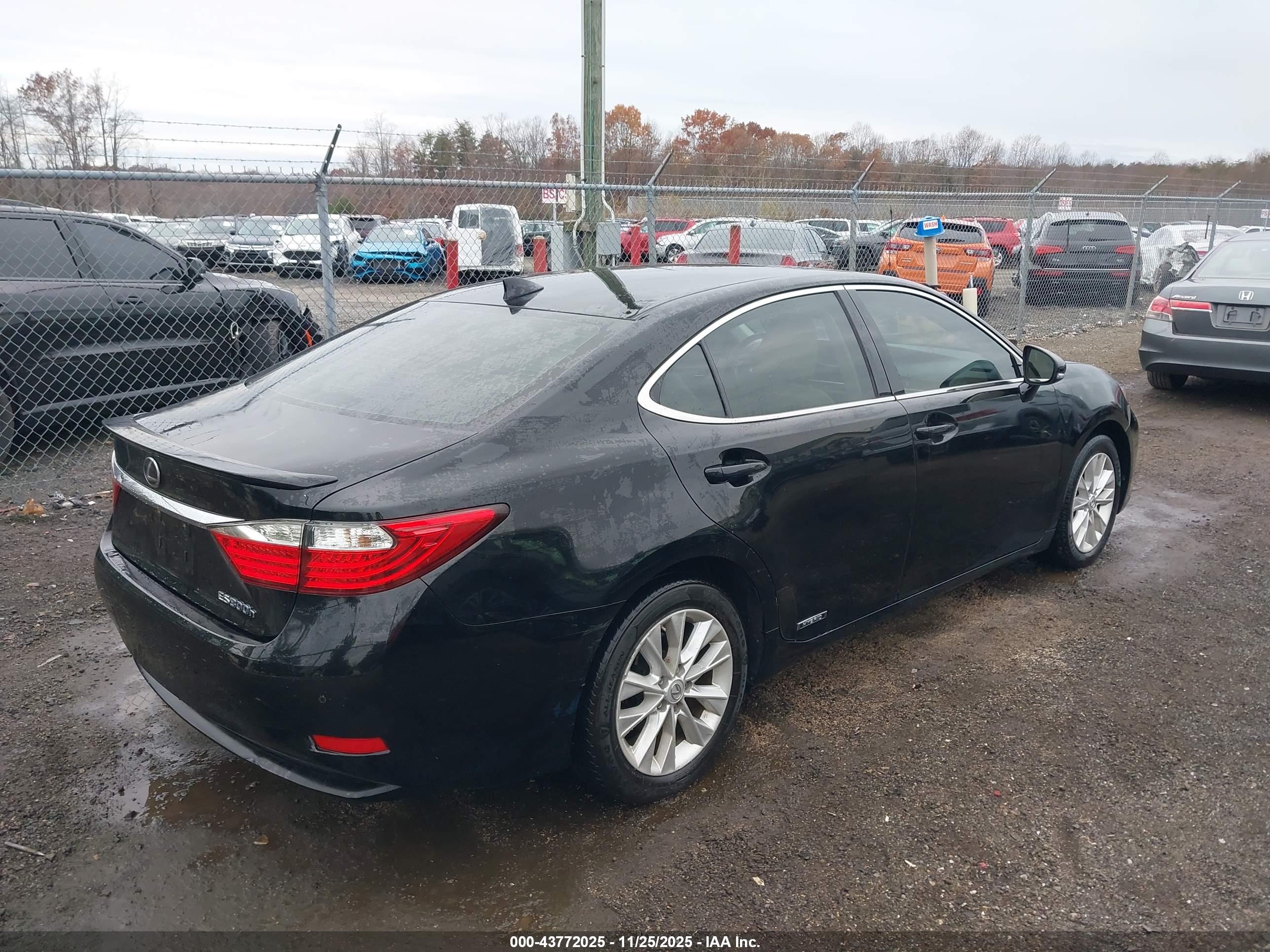 LEXUS ES image 4