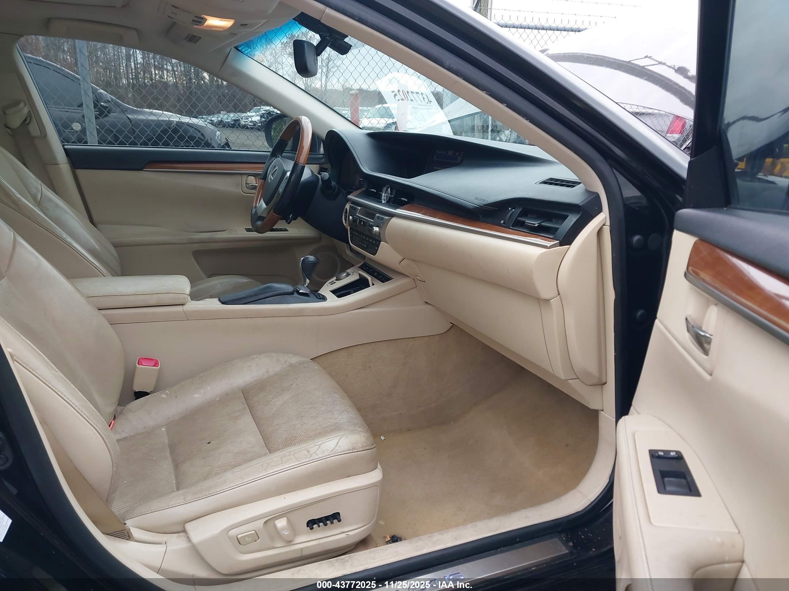 LEXUS ES image 5