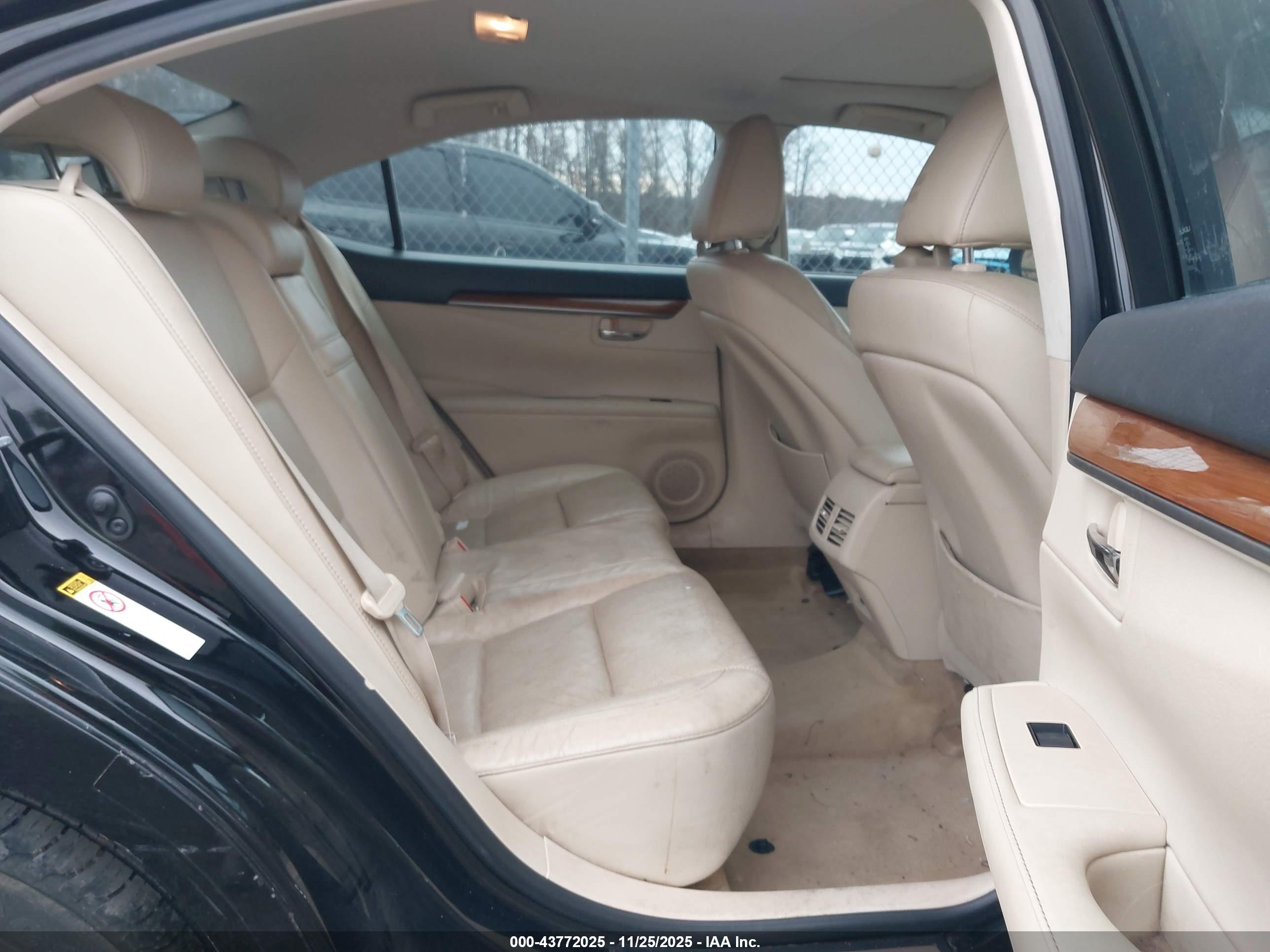 LEXUS ES image 8