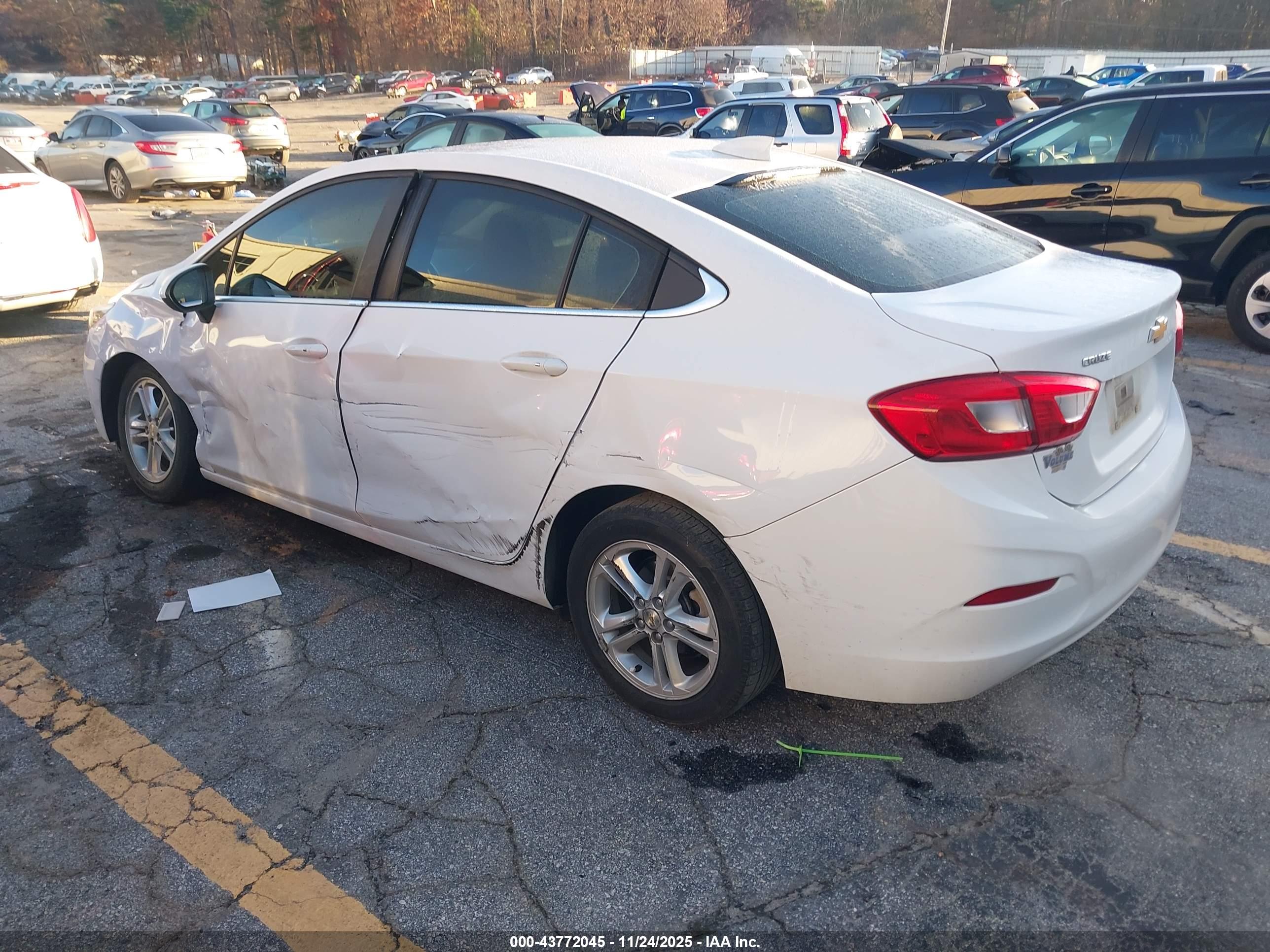 CHEVROLET CRUZE image 3
