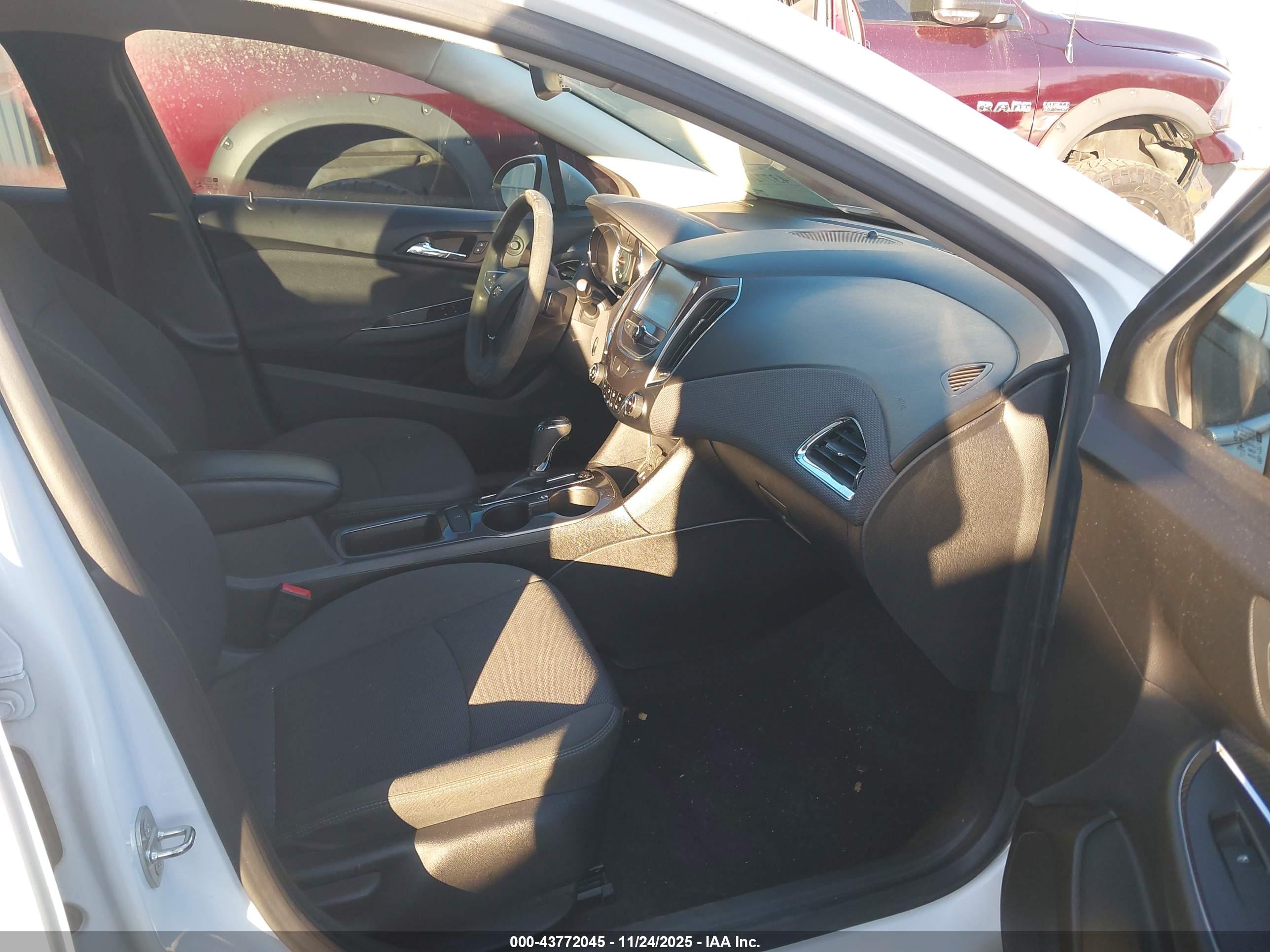CHEVROLET CRUZE image 5