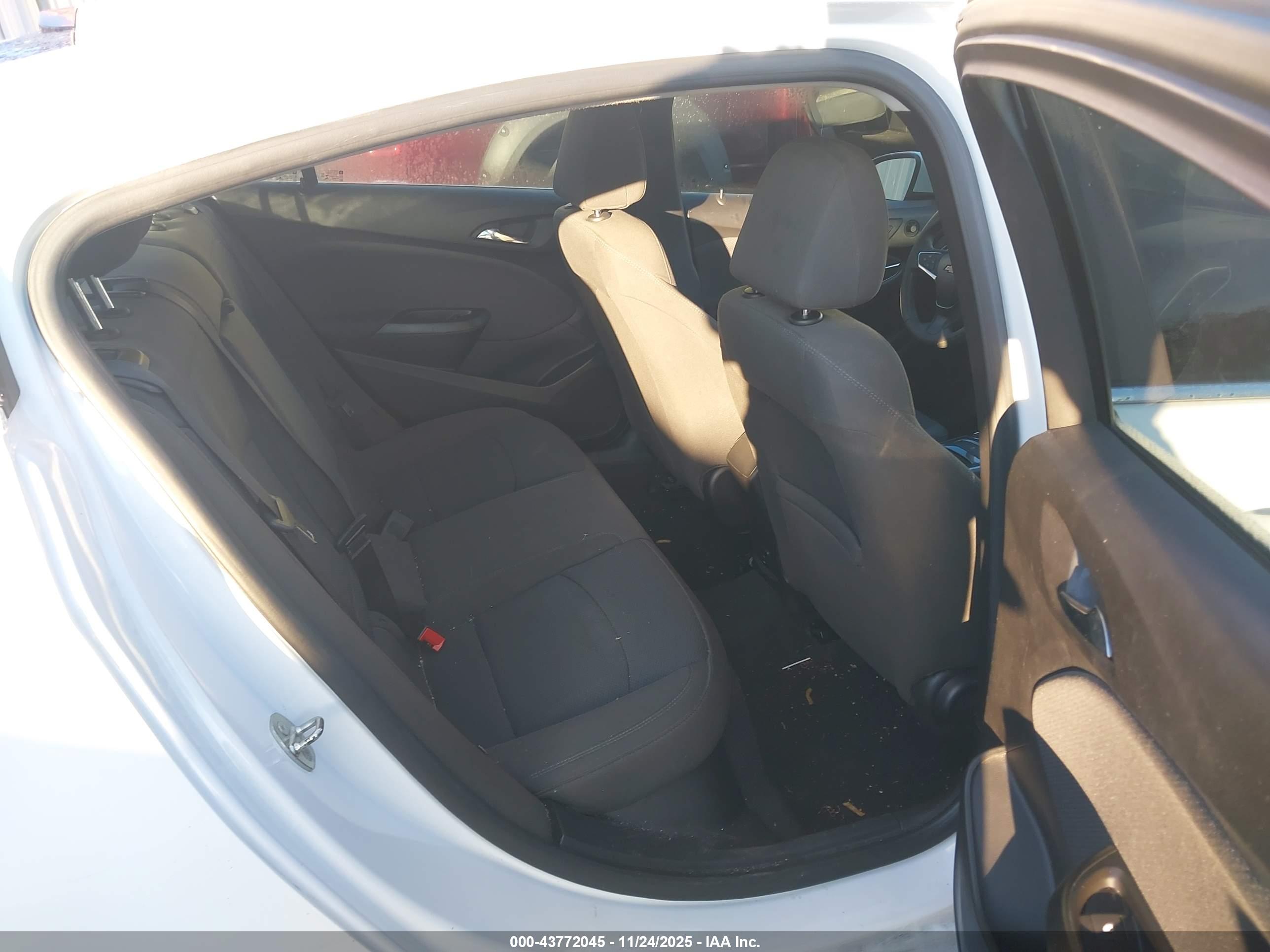 CHEVROLET CRUZE image 8