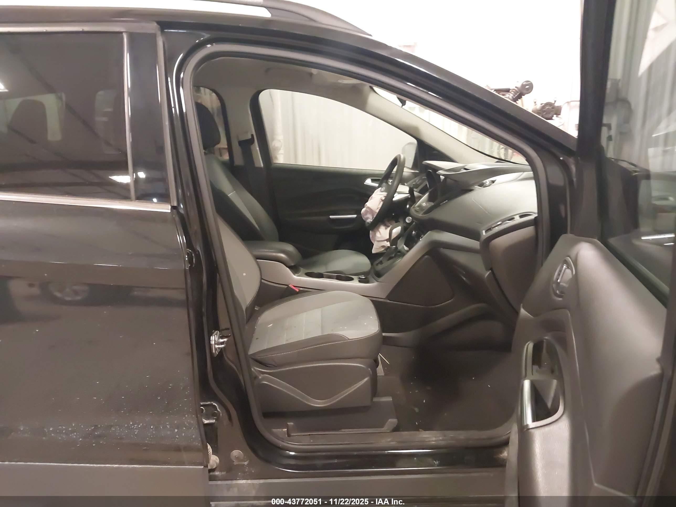 FORD ESCAPE image 5