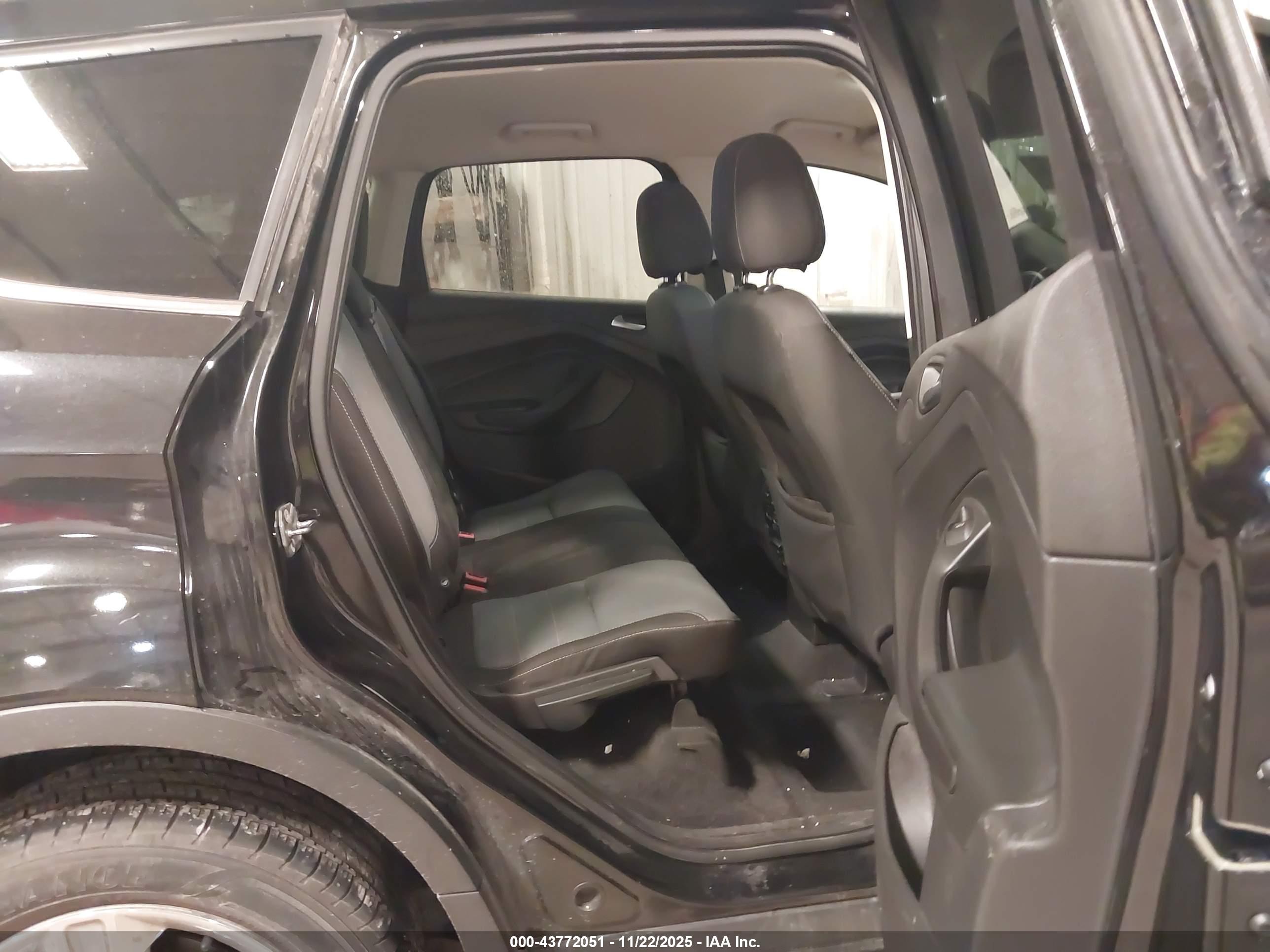 FORD ESCAPE image 8