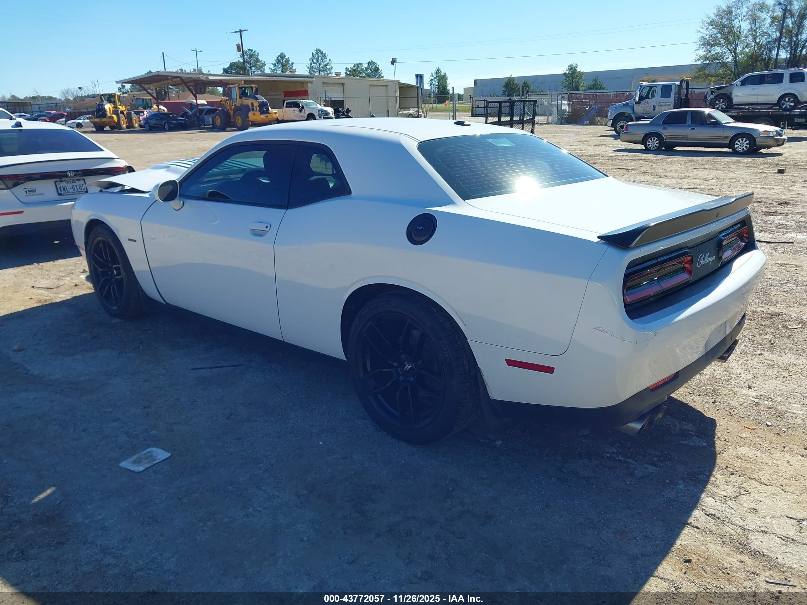 DODGE CHALLENGER image 3