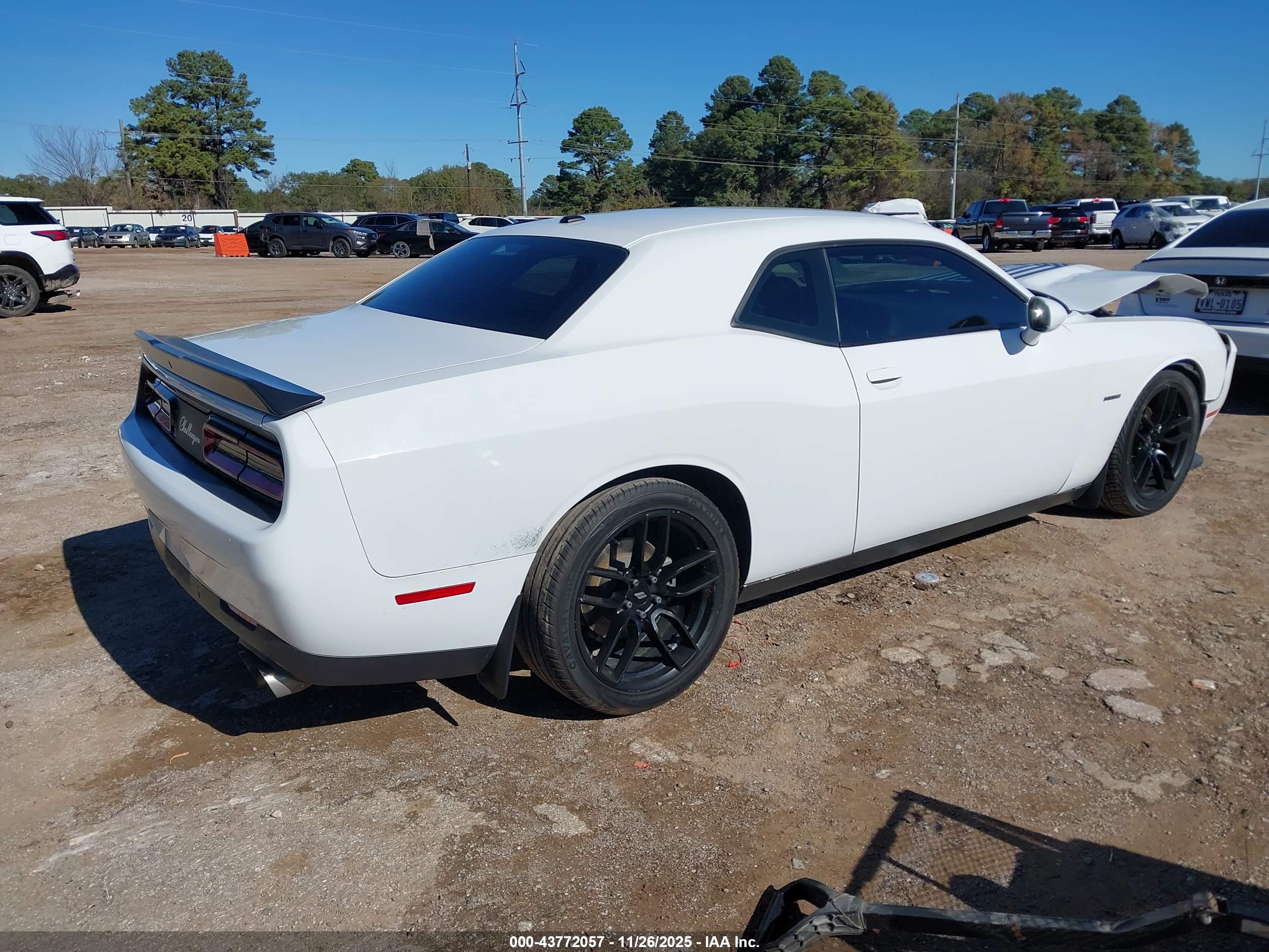 DODGE CHALLENGER image 4
