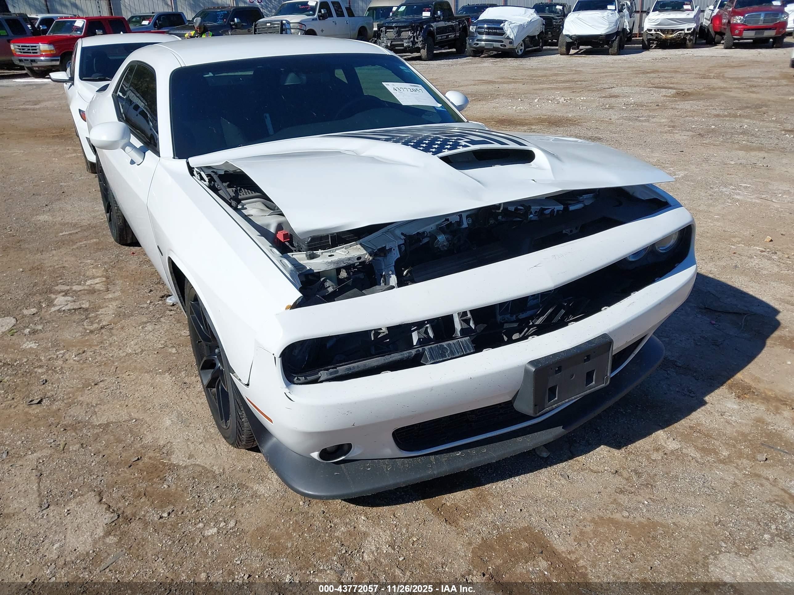 DODGE CHALLENGER image 6