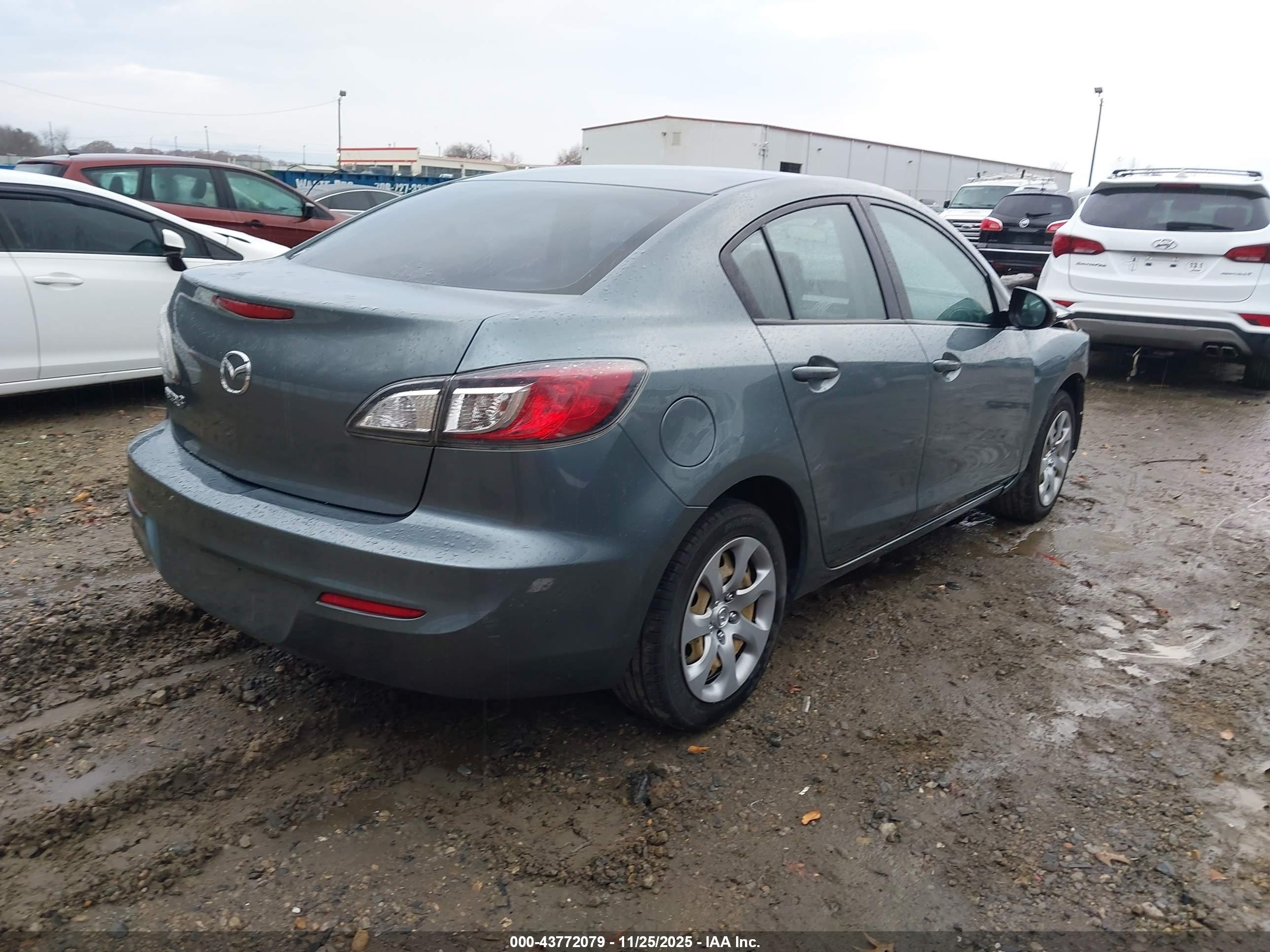 MAZDA MAZDA3 image 4