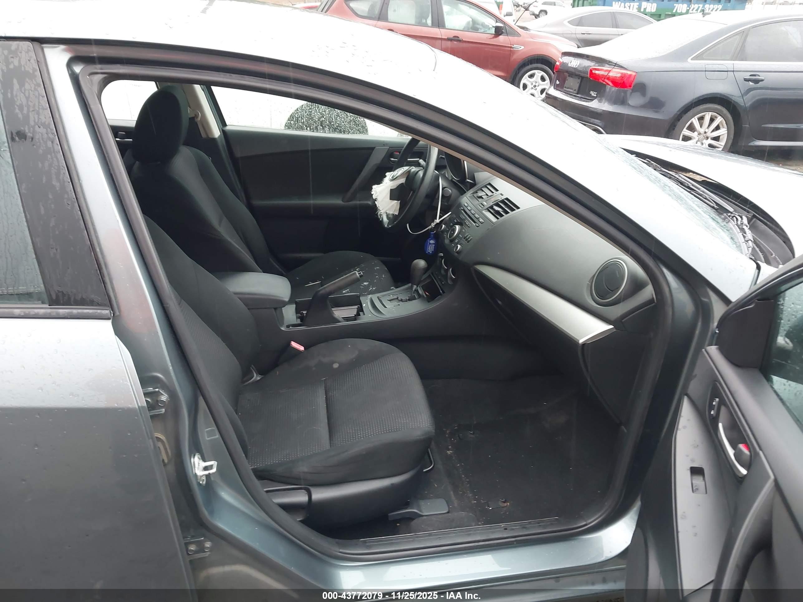 MAZDA MAZDA3 image 5