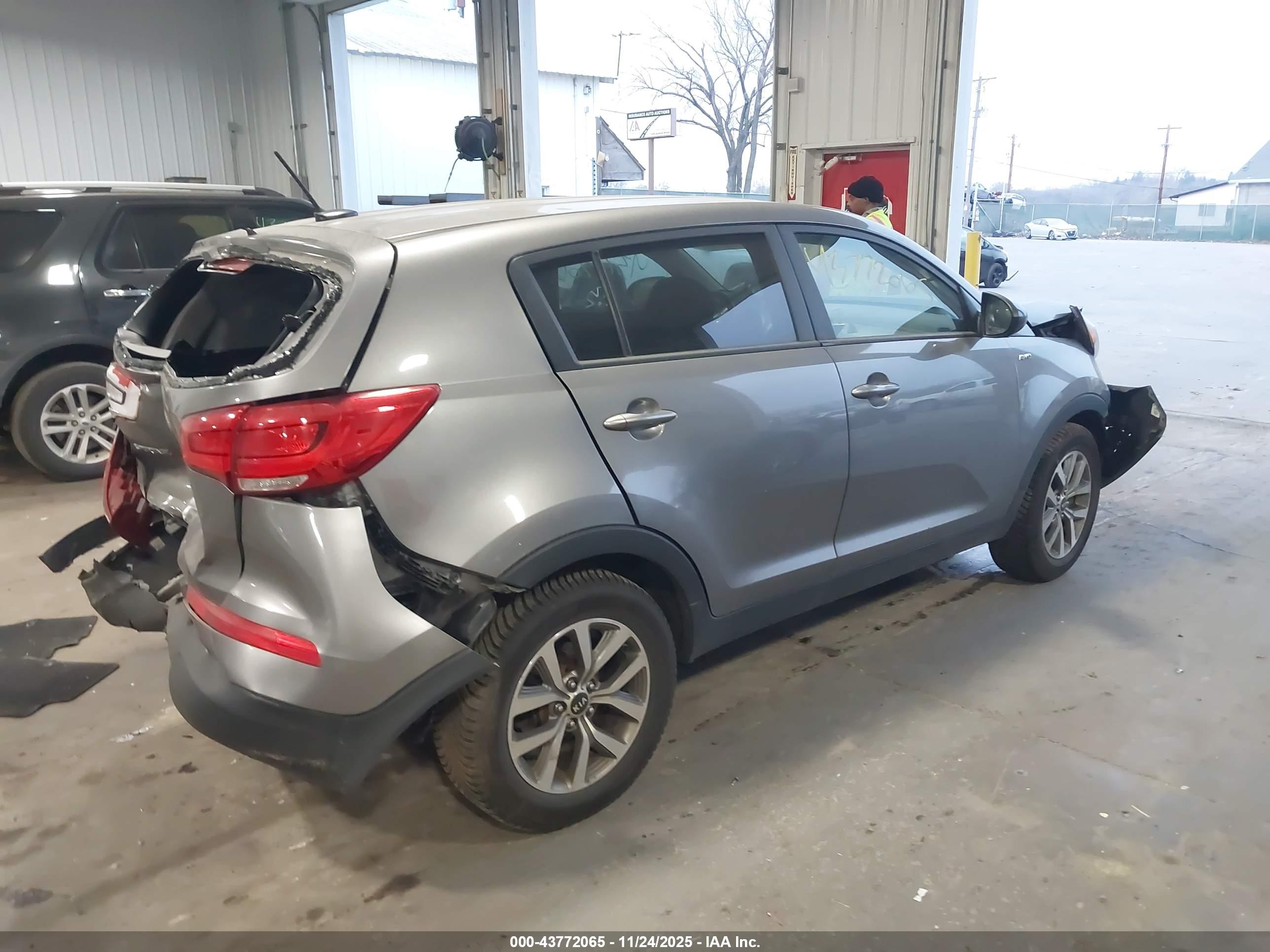 KIA SPORTAGE image 4