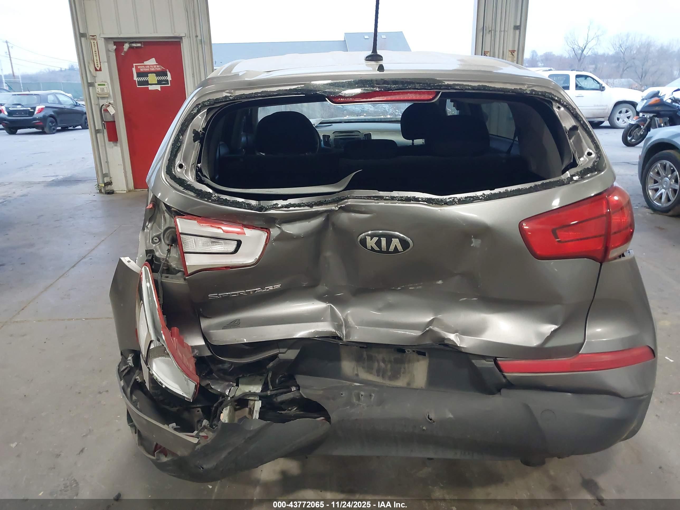KIA SPORTAGE image 6