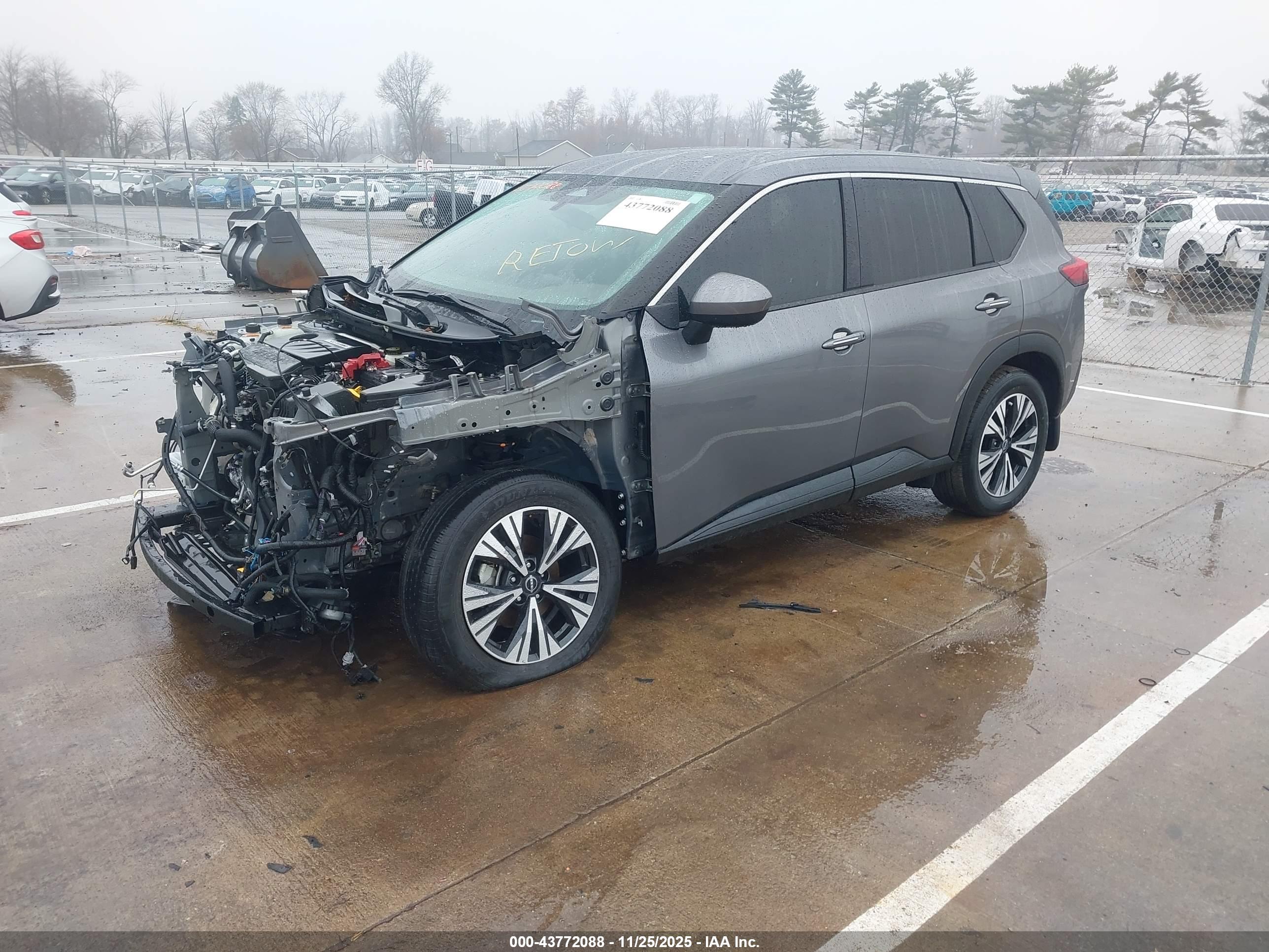 NISSAN ROGUE image 2