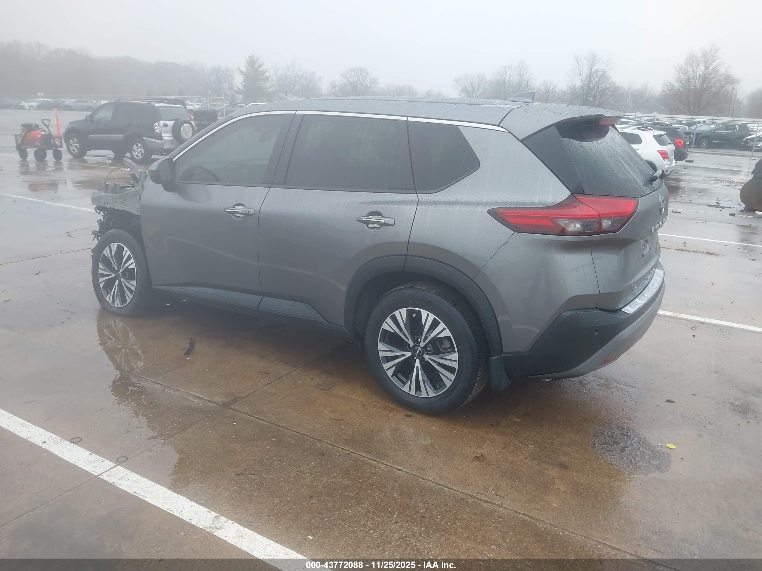 NISSAN ROGUE image 3
