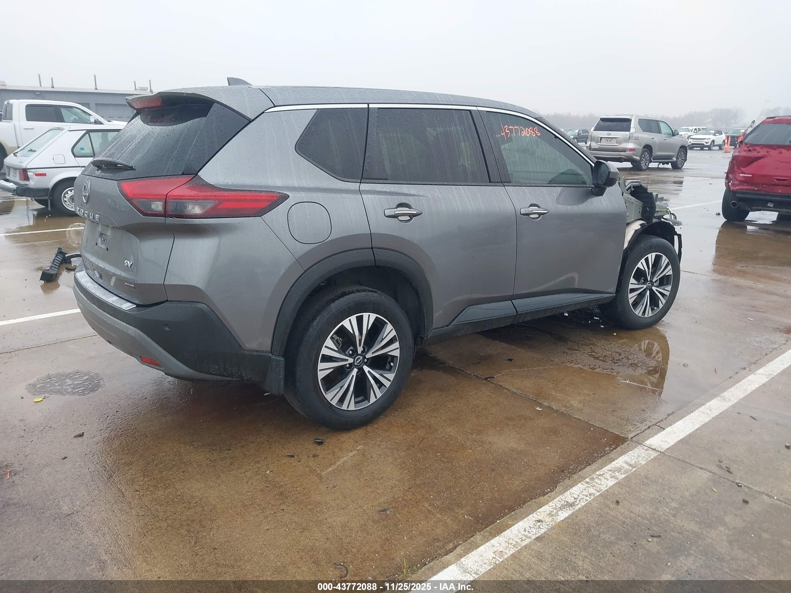 NISSAN ROGUE image 4