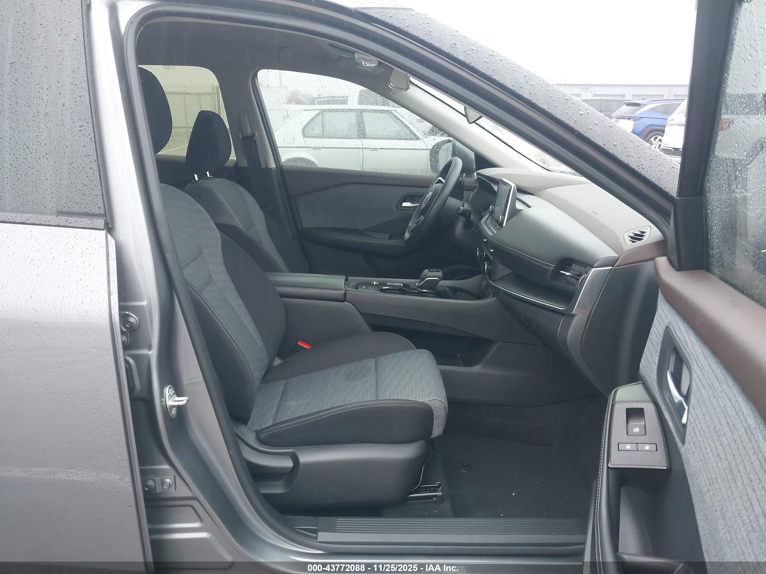 NISSAN ROGUE image 5