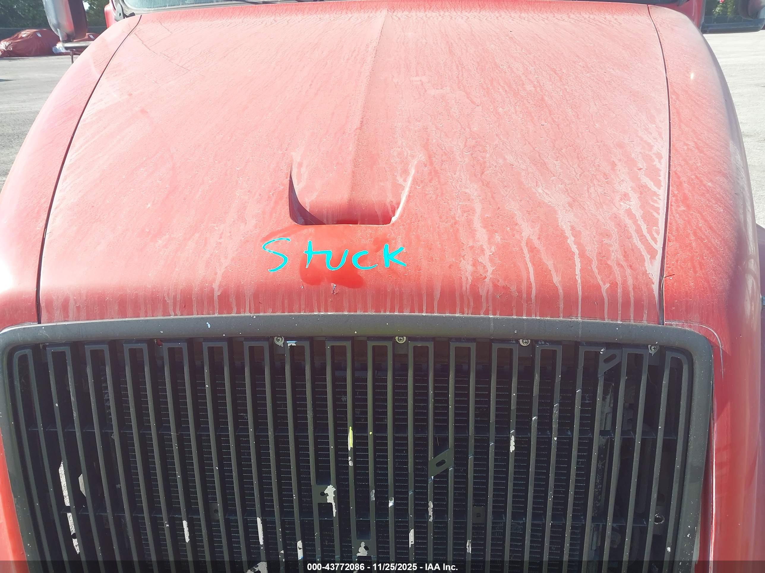 VOLVO VN image 10