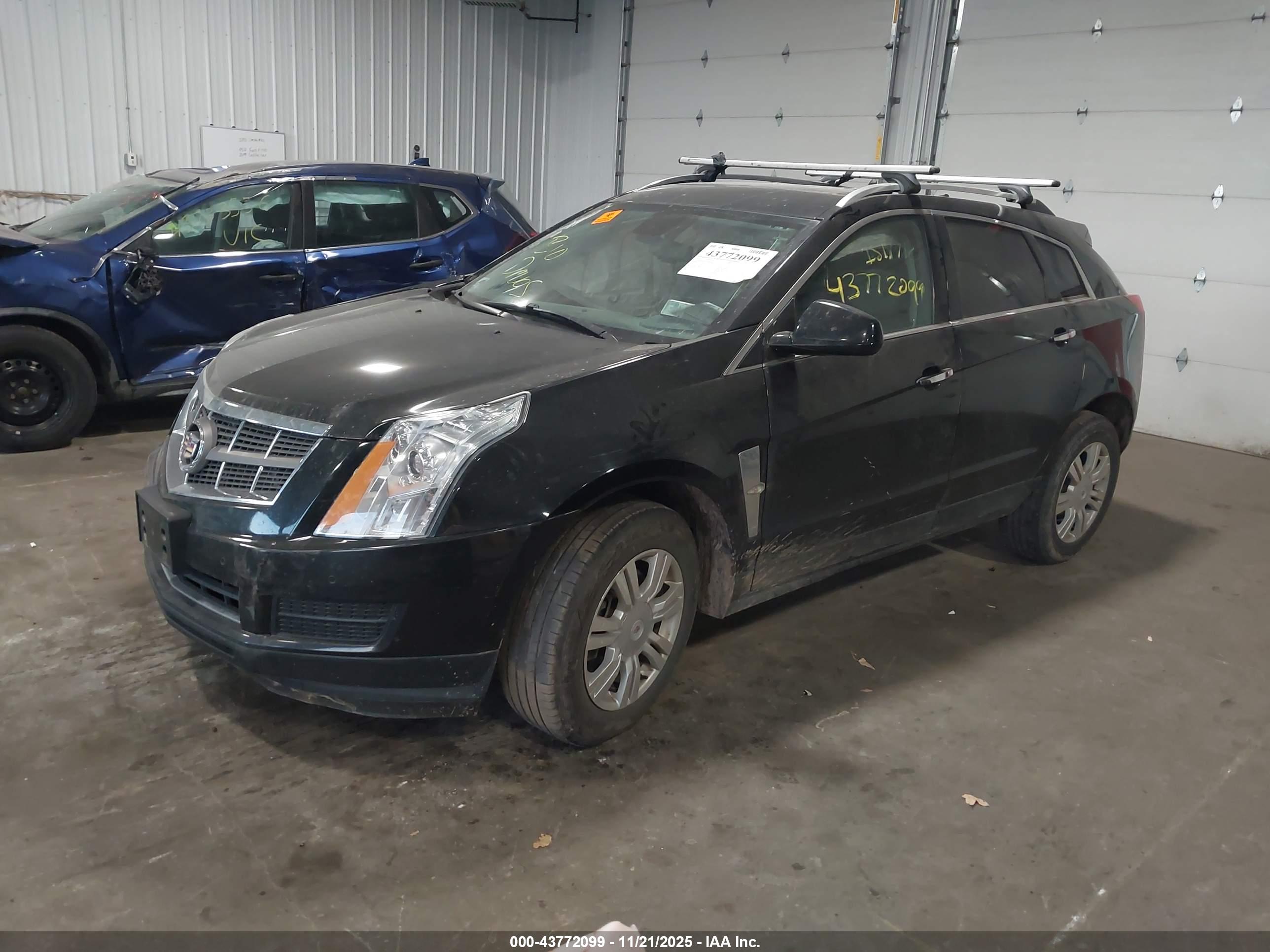 CADILLAC SRX image 2