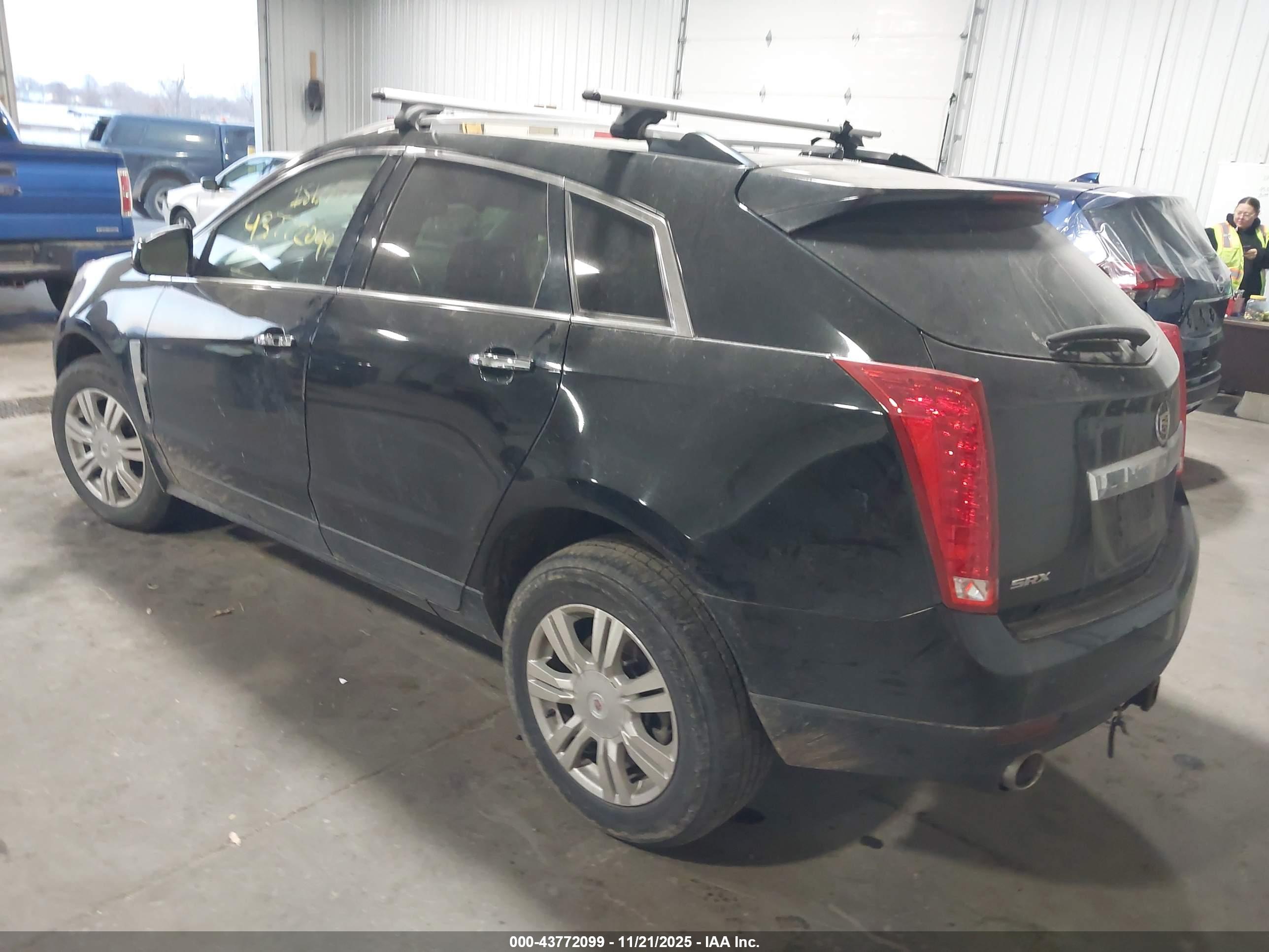 CADILLAC SRX image 3