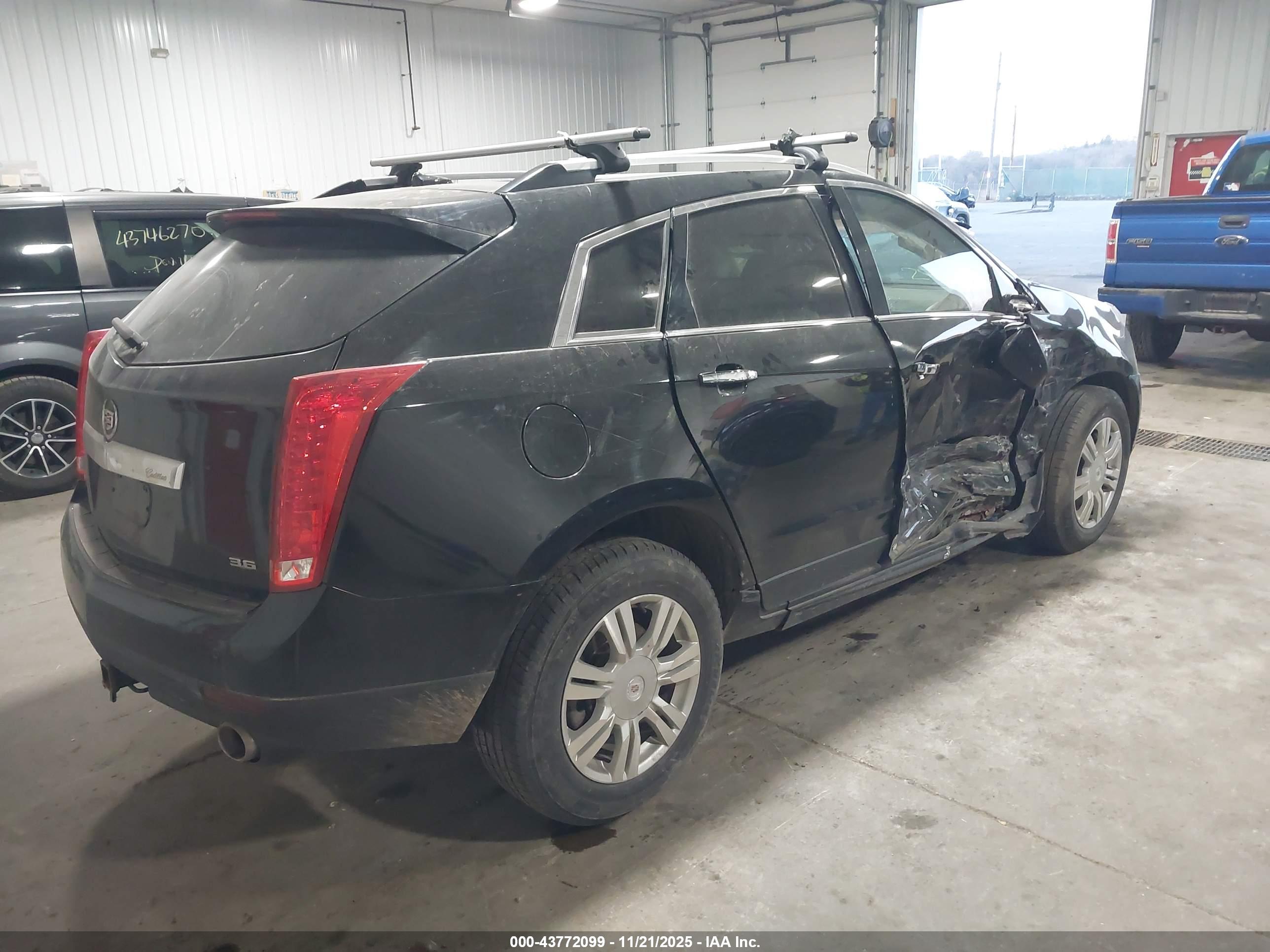 CADILLAC SRX image 4