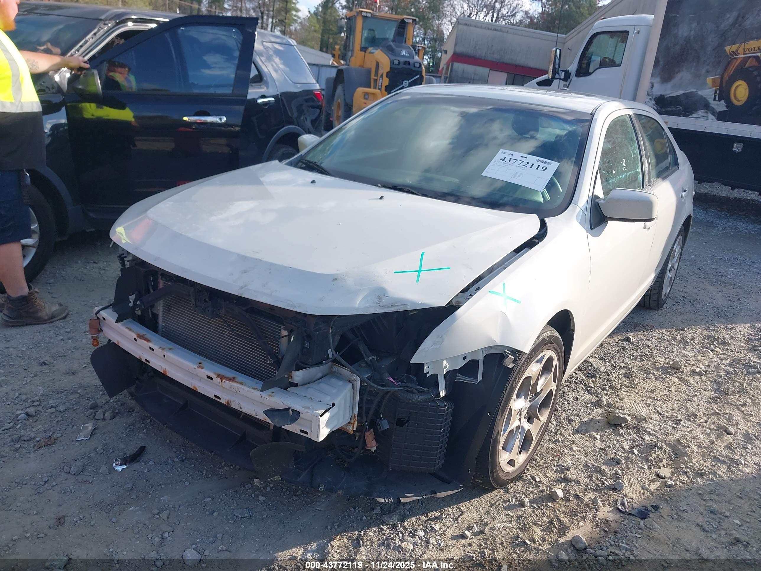 FORD FUSION image 2