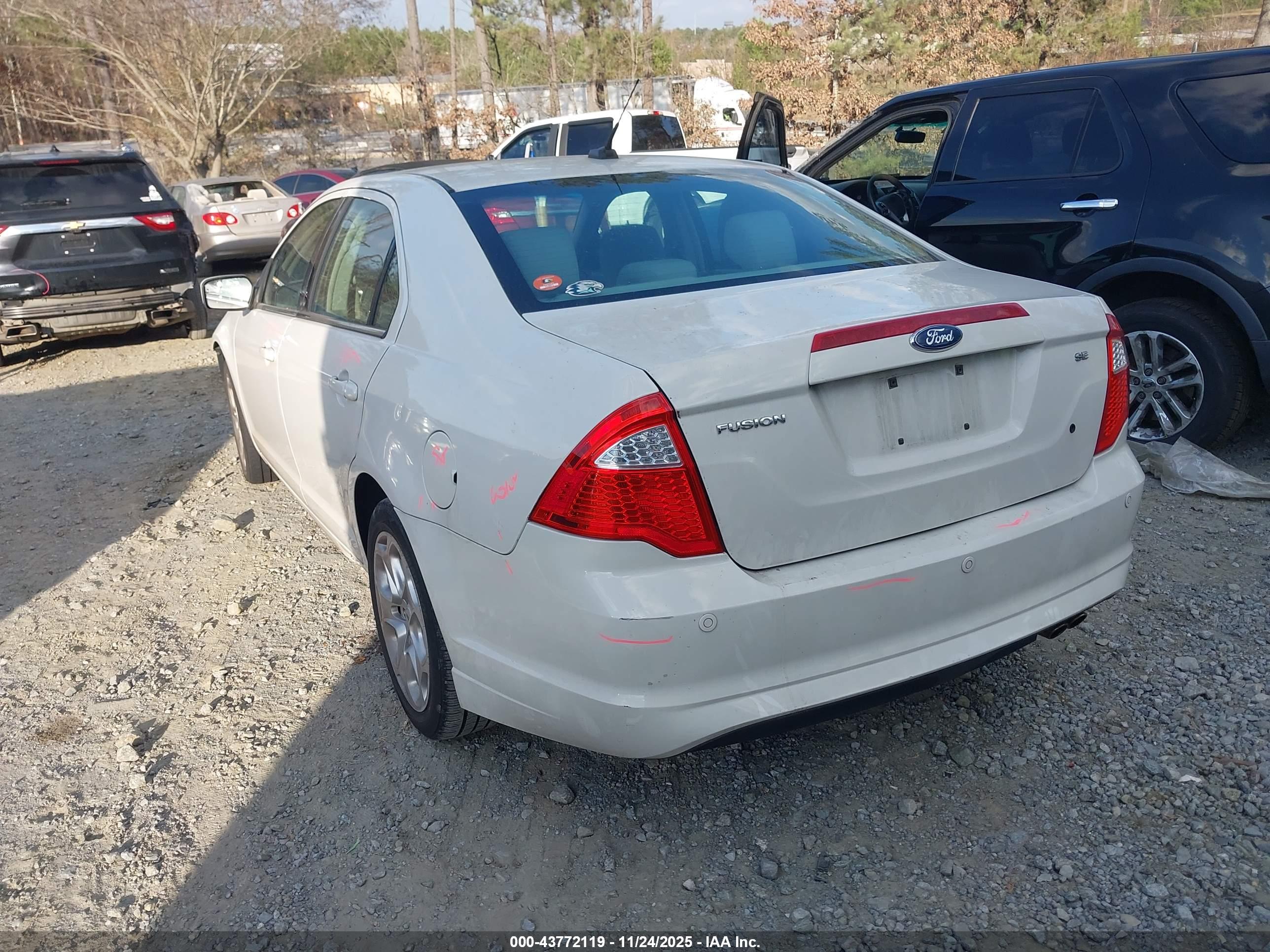 FORD FUSION image 3