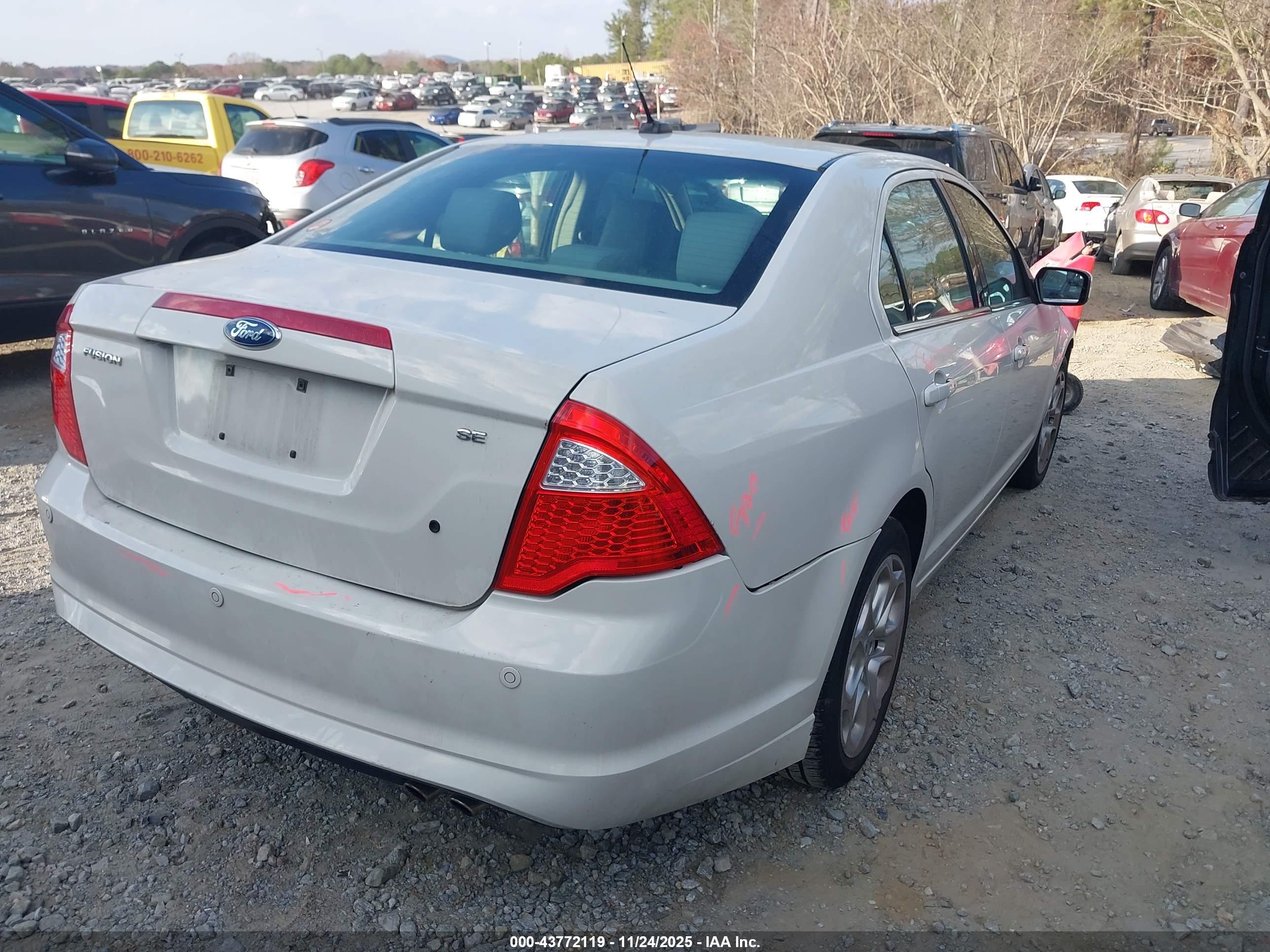 FORD FUSION image 4