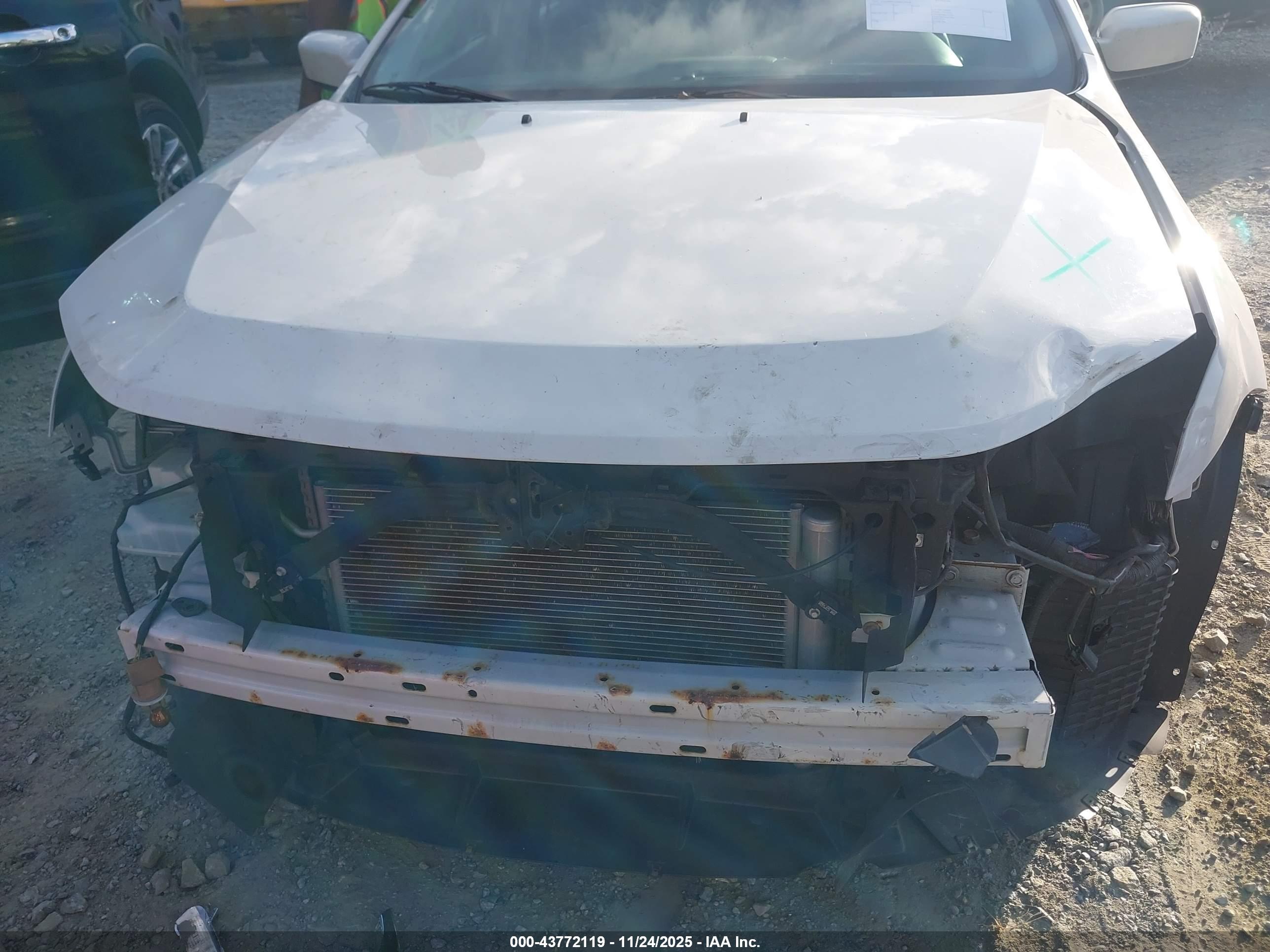 FORD FUSION image 6