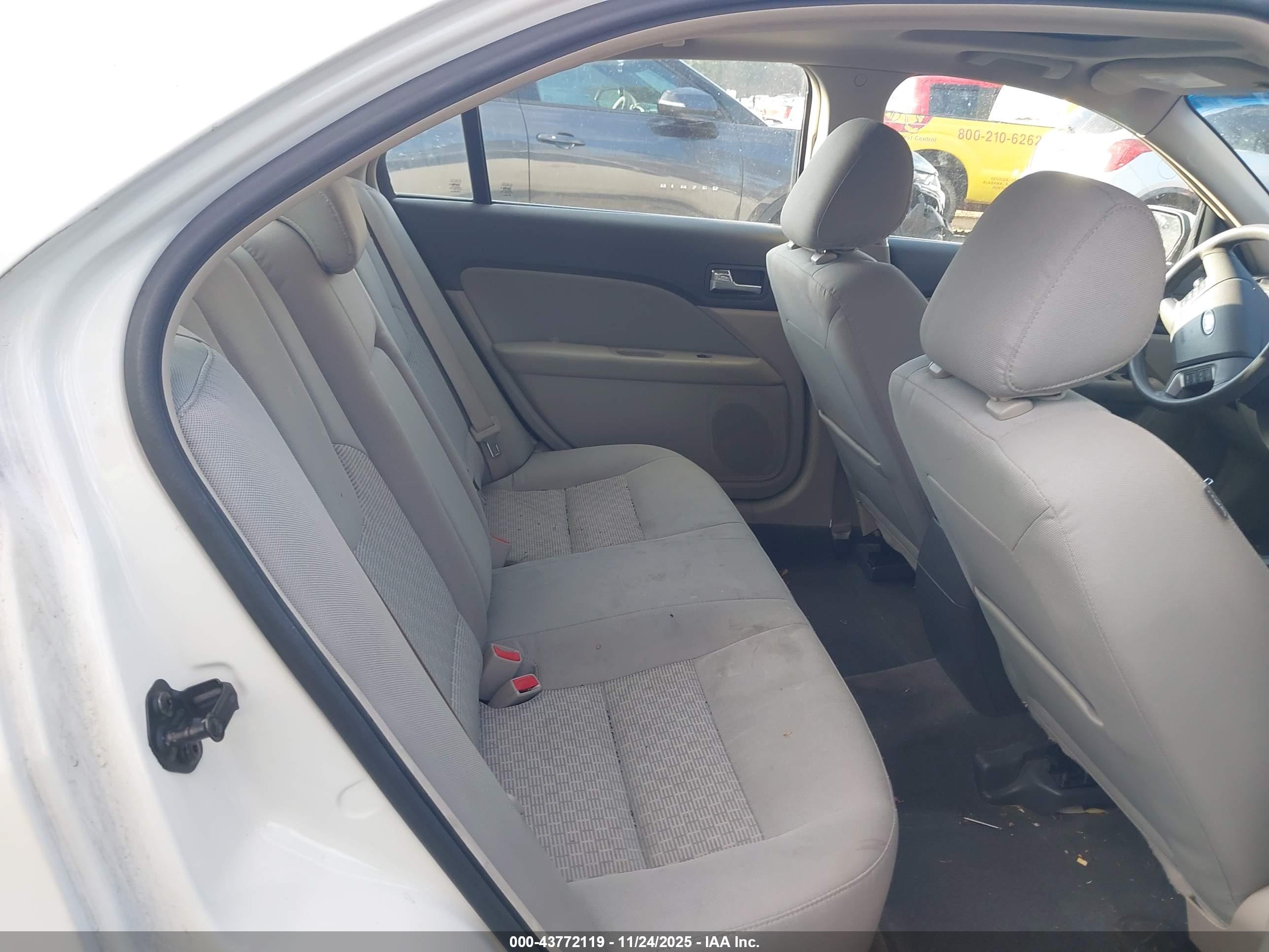 FORD FUSION image 8