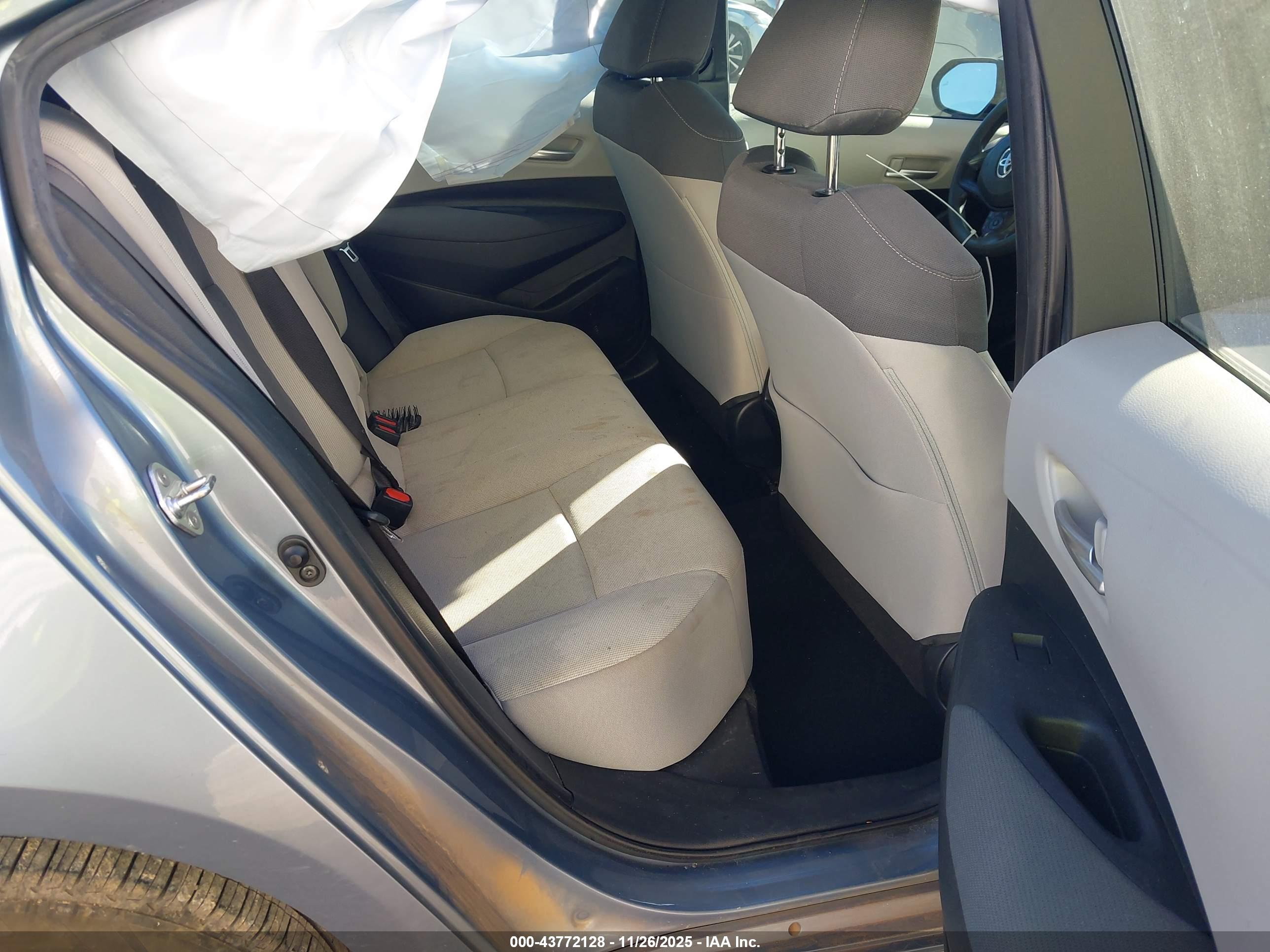 TOYOTA COROLLA image 8
