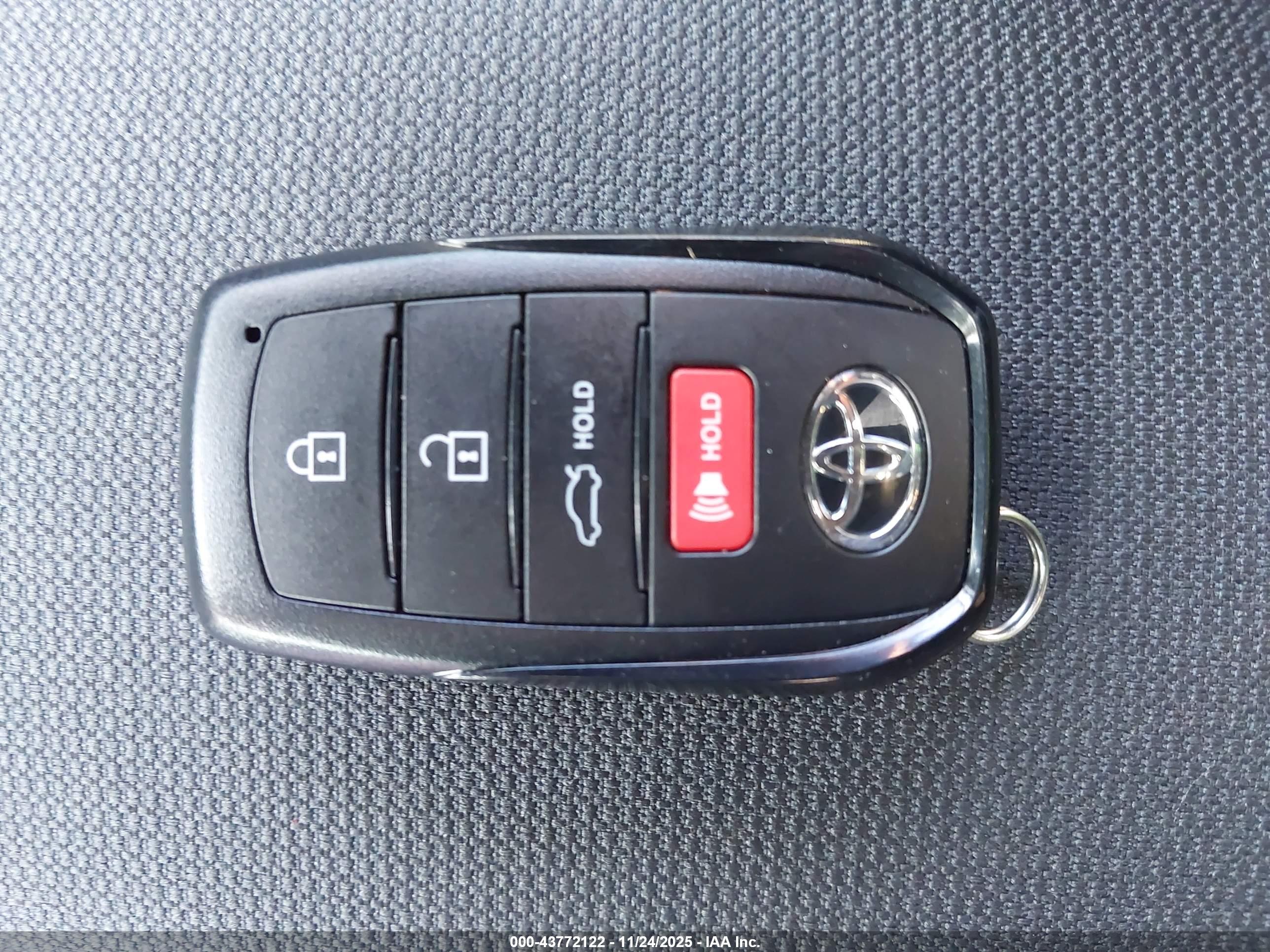 TOYOTA COROLLA image 11