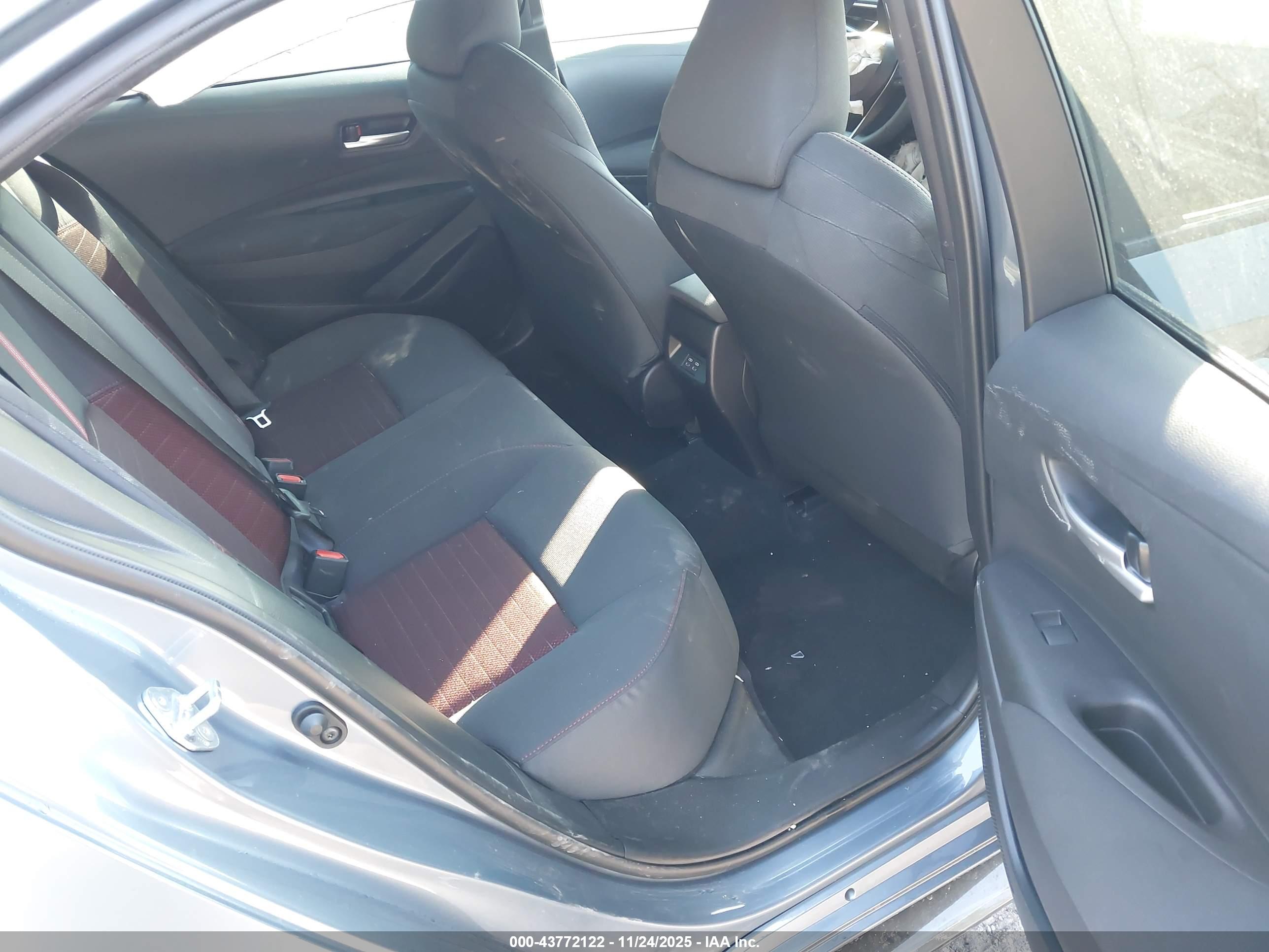TOYOTA COROLLA image 8
