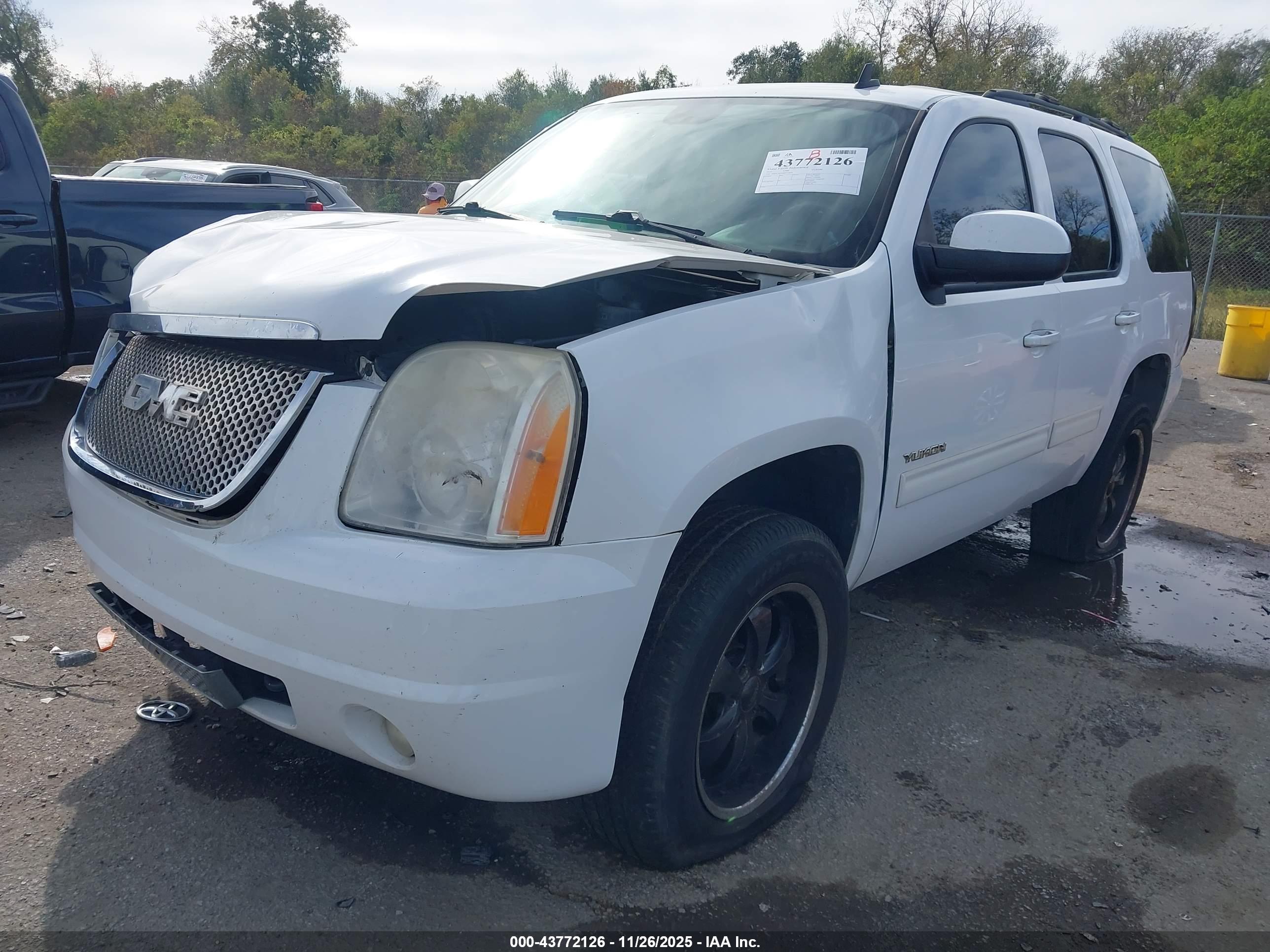GMC YUKON image 2