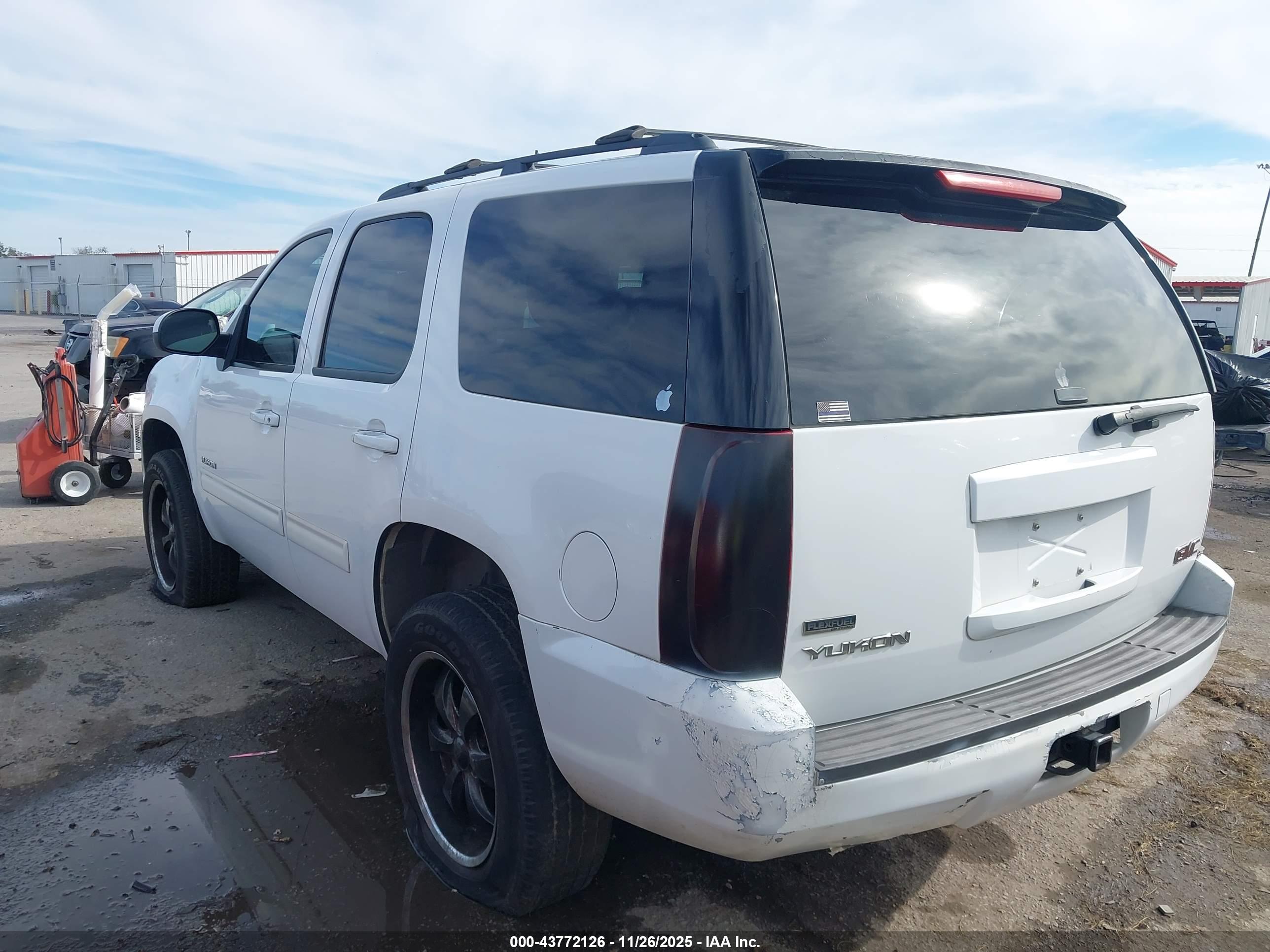 GMC YUKON image 3