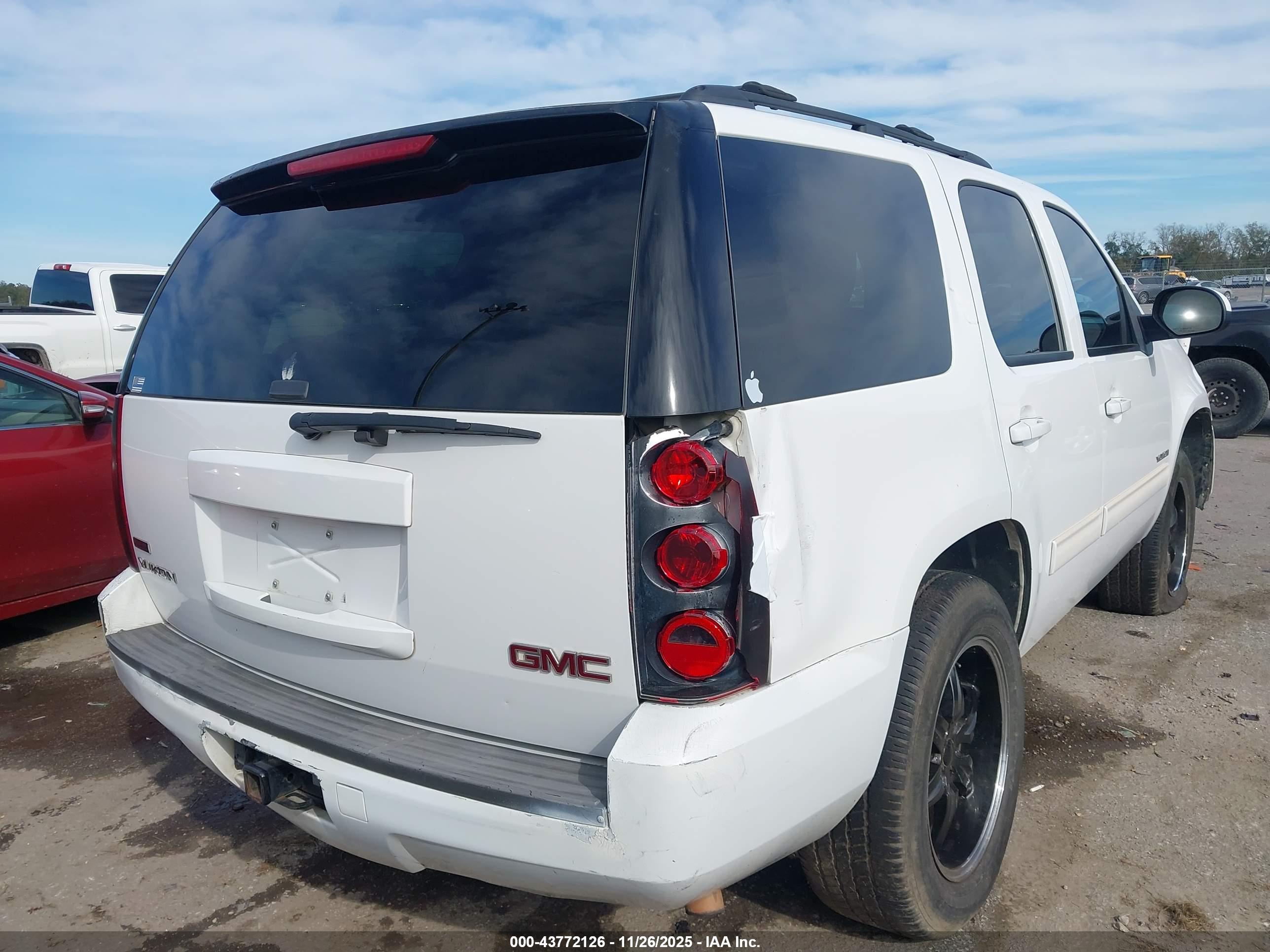 GMC YUKON image 4