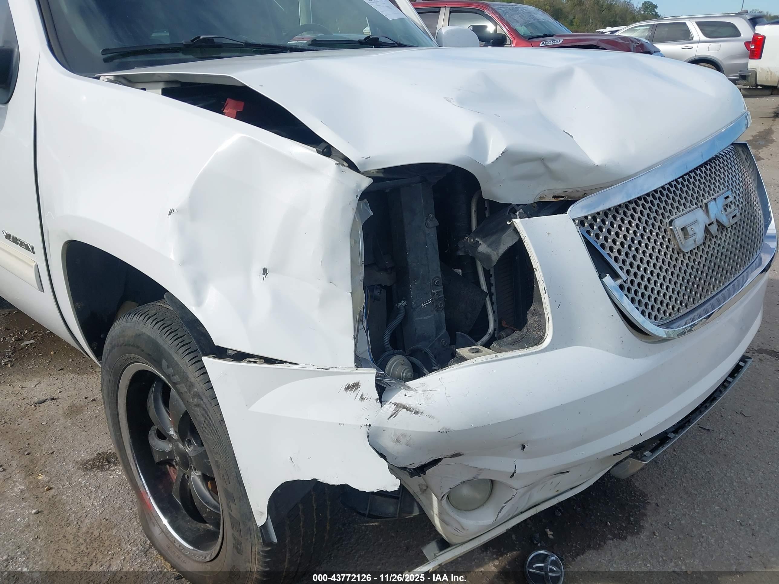 GMC YUKON image 6