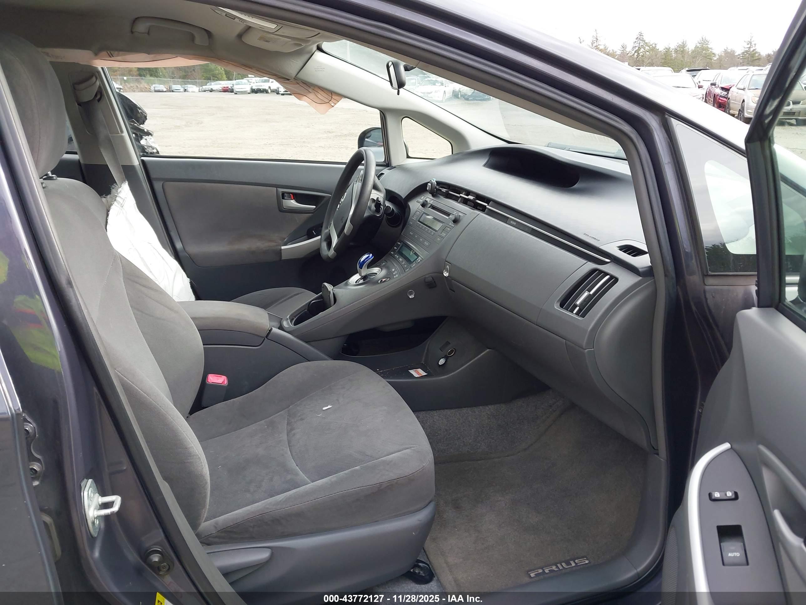 TOYOTA PRIUS image 5